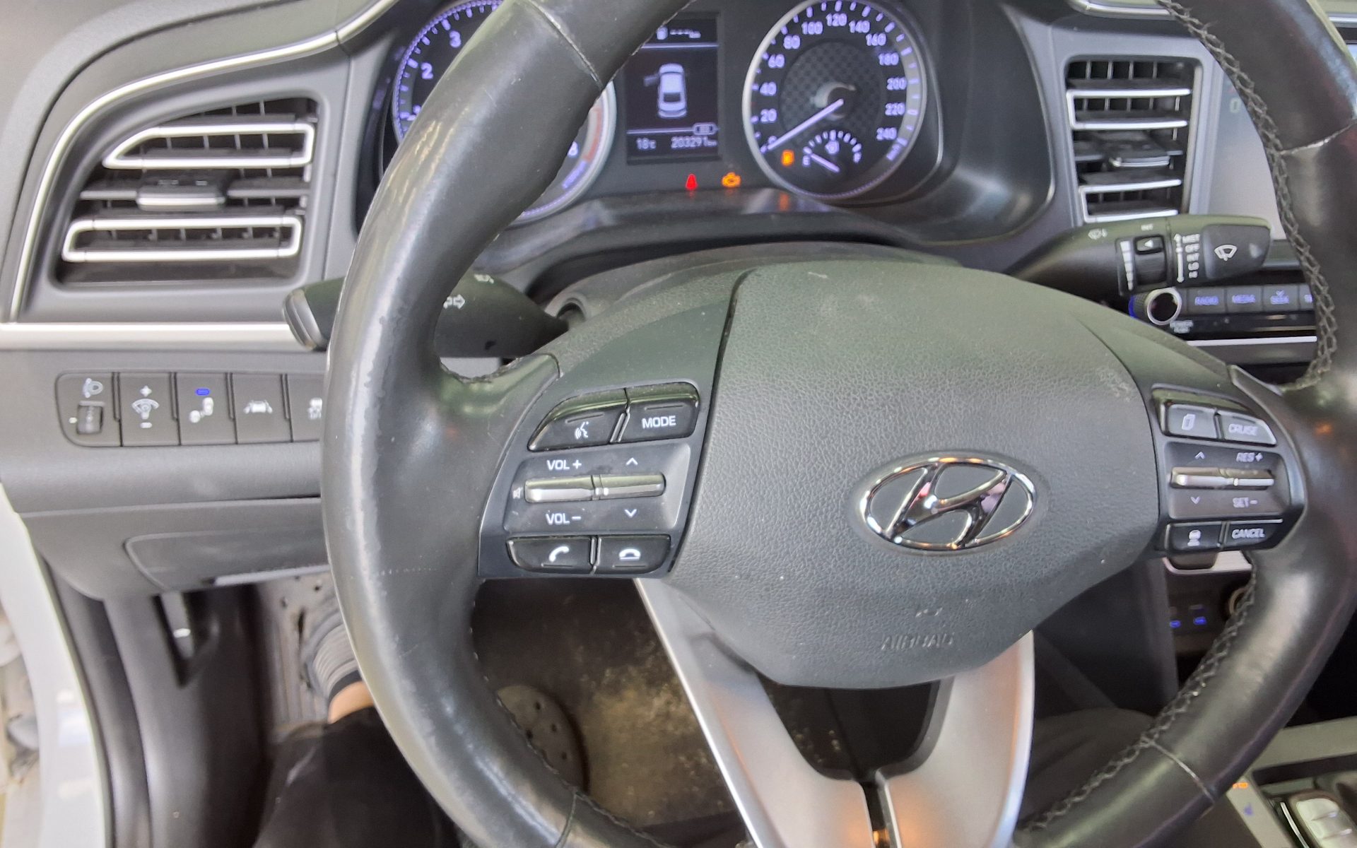 Hyundai Elantra 2019 - Image 16