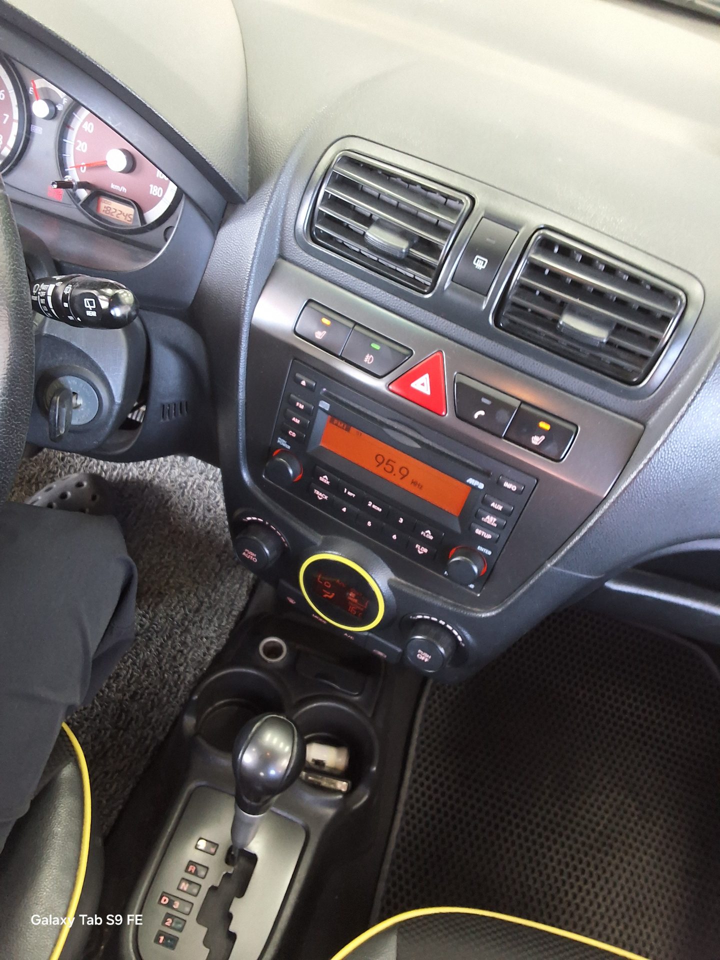Kia Morning 2011 - Image 17