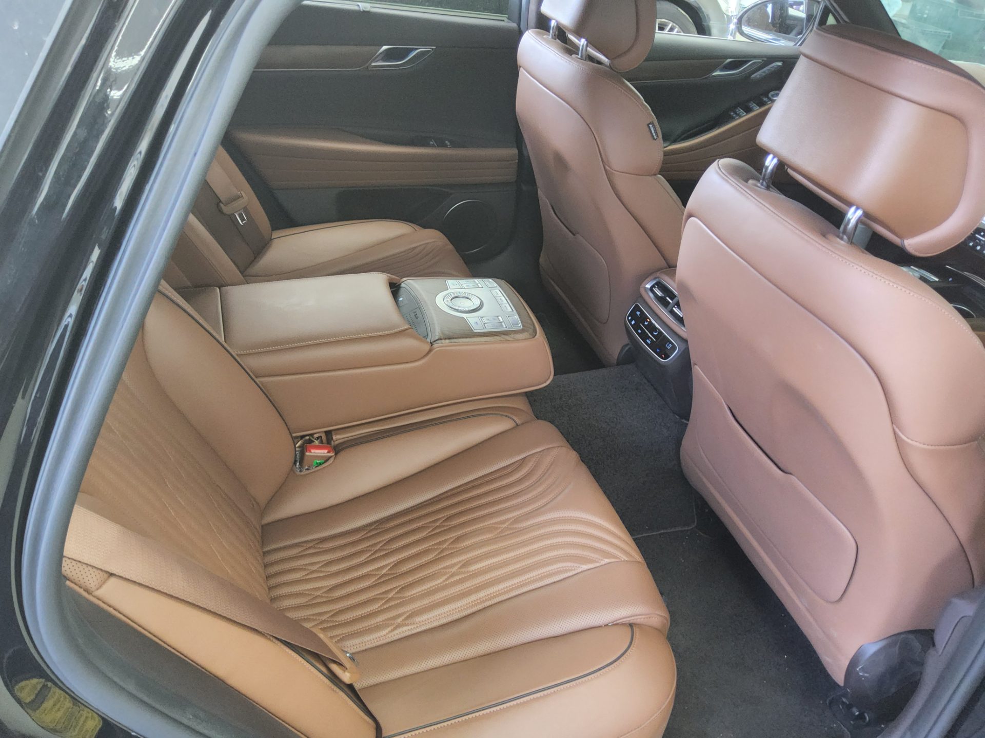 Hyundai Genesis 2022 - Image 12