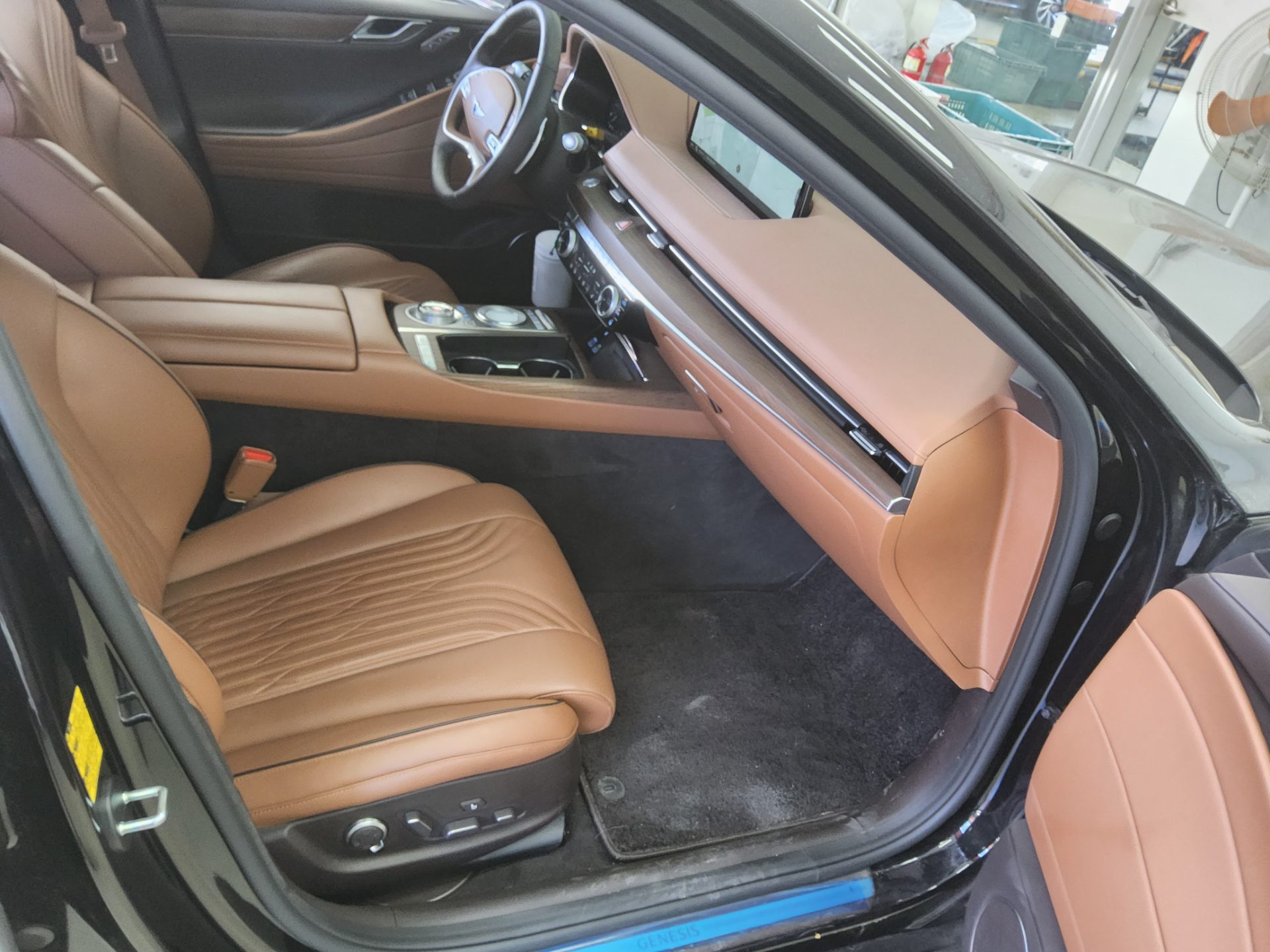 Hyundai Genesis 2022 - Image 13