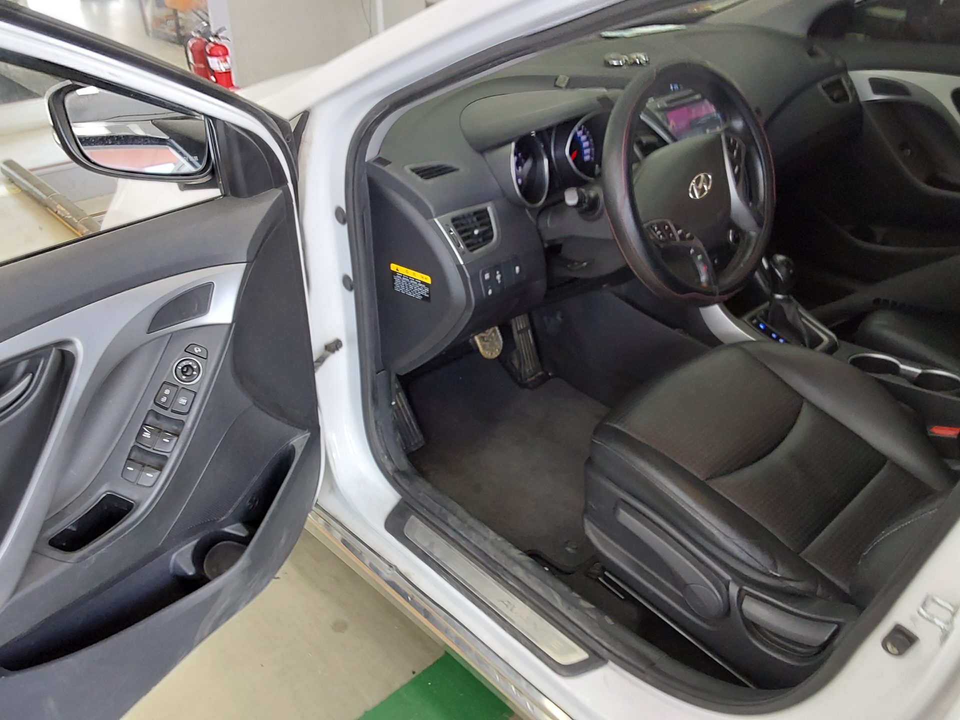 Hyundai Elantra 2014 - Image 10