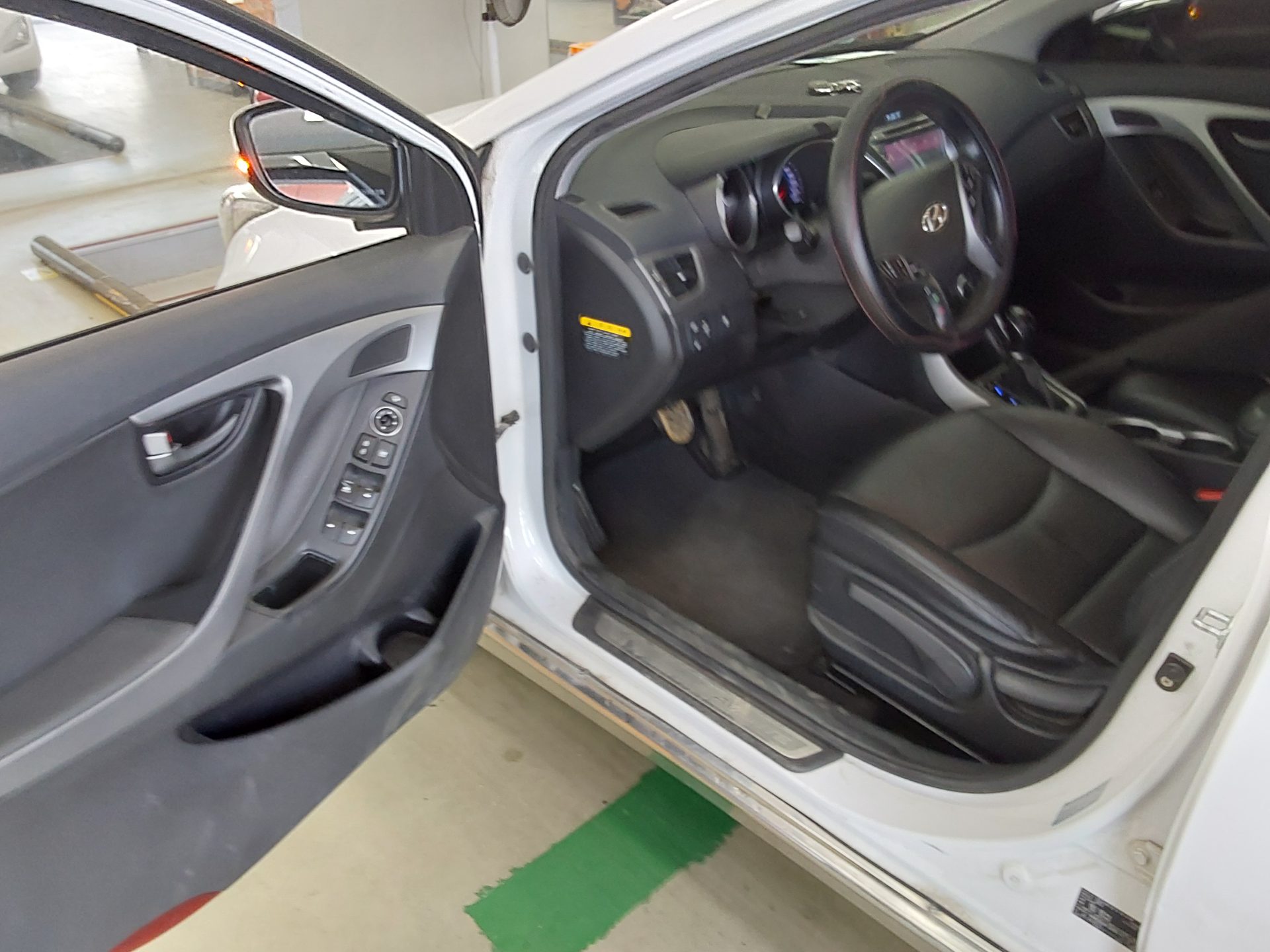 Hyundai Elantra 2014 - Image 11