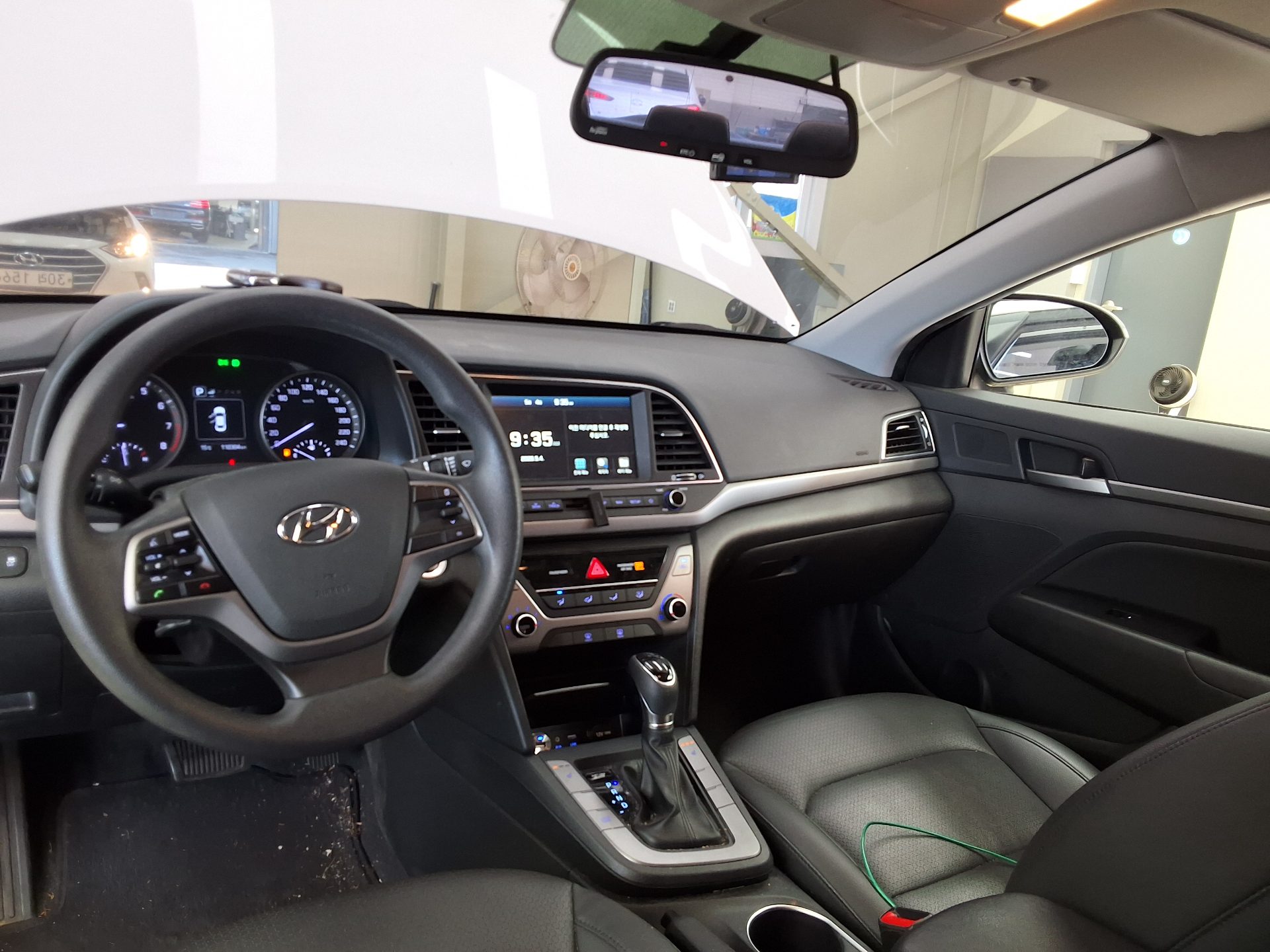 Hyundai Elantra 2018 - Image 19