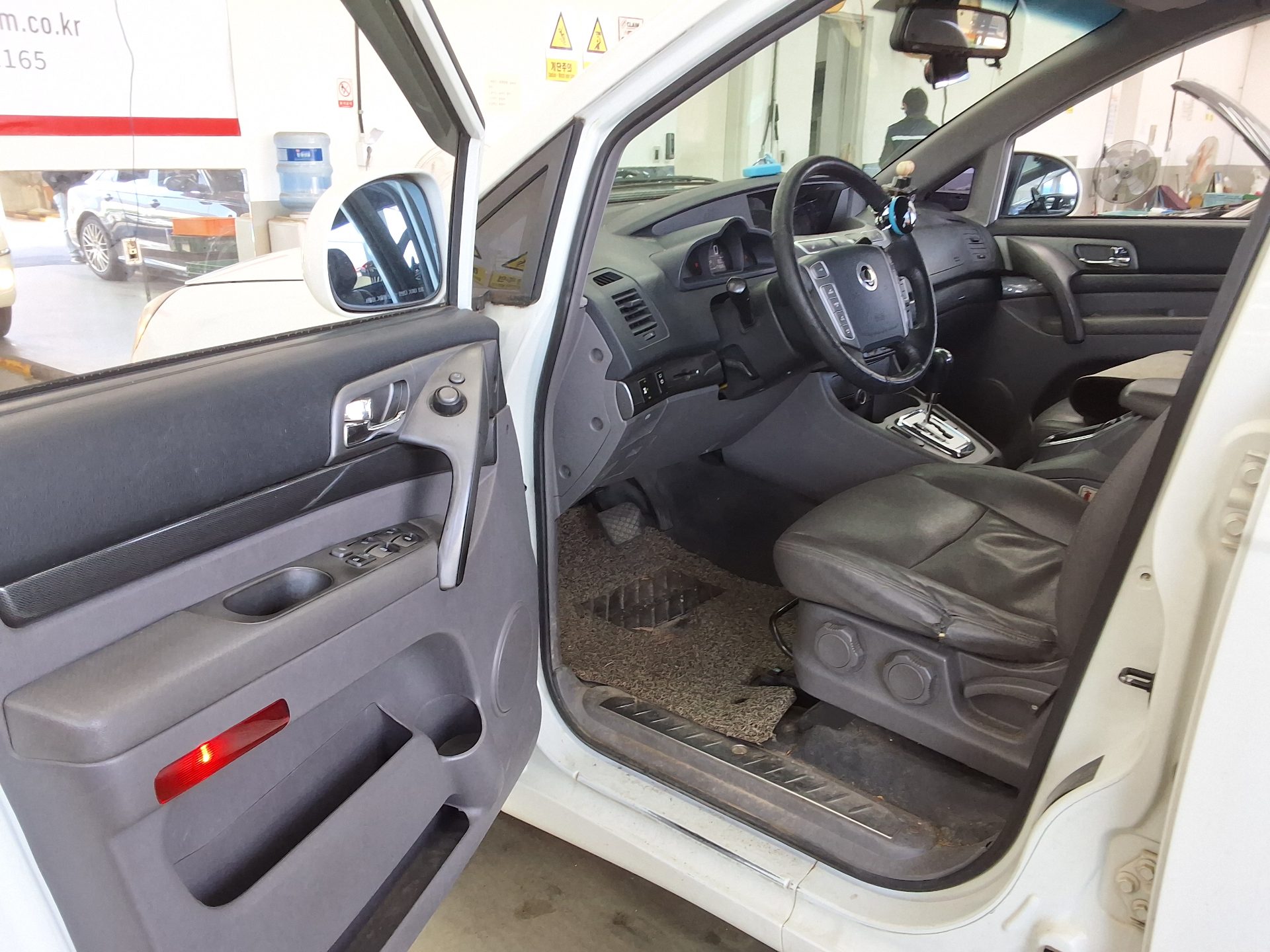 KG Mobility Korando Turismo 2015 - Image 10