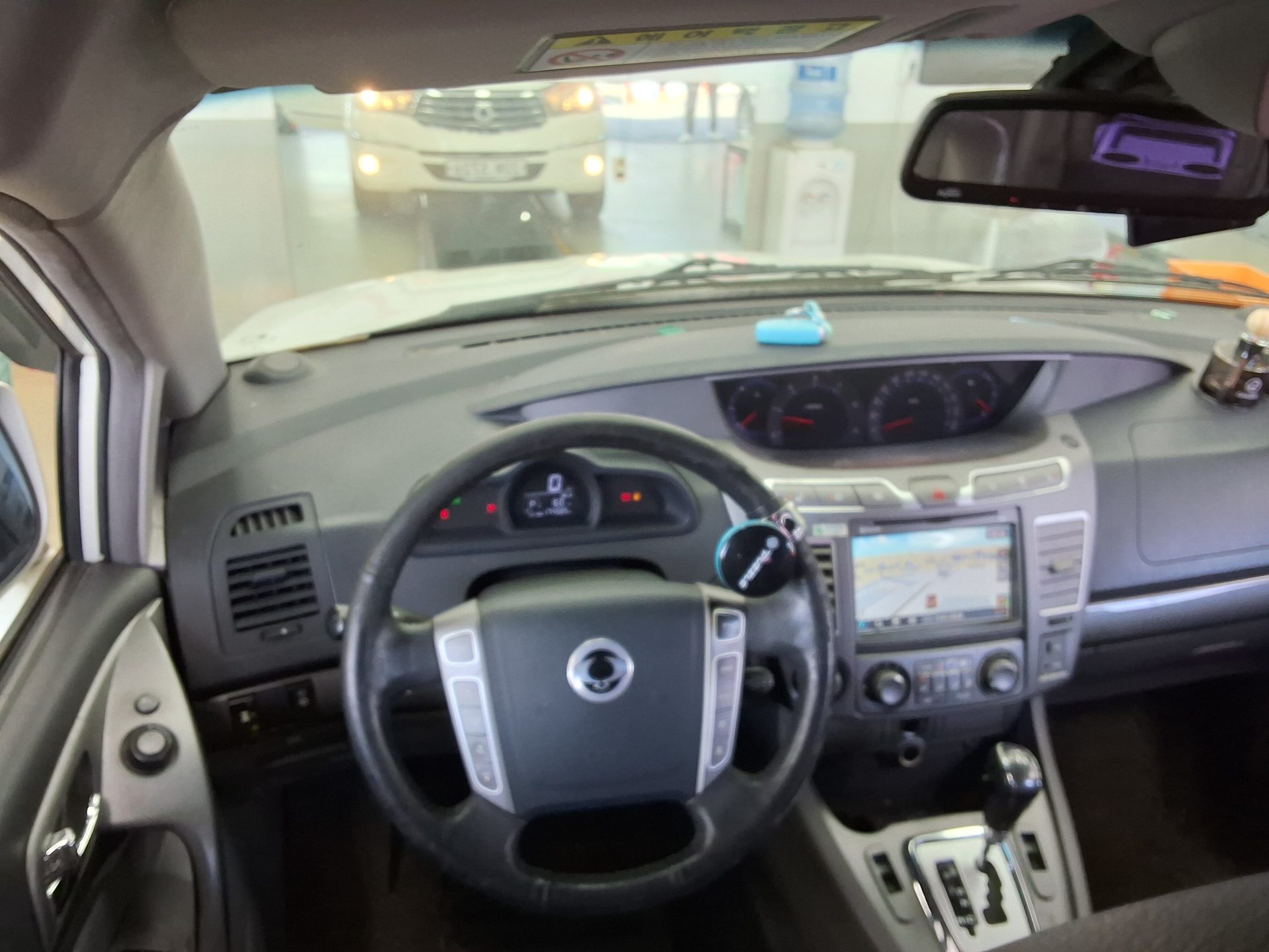 KG Mobility Korando Turismo 2015 - Image 11