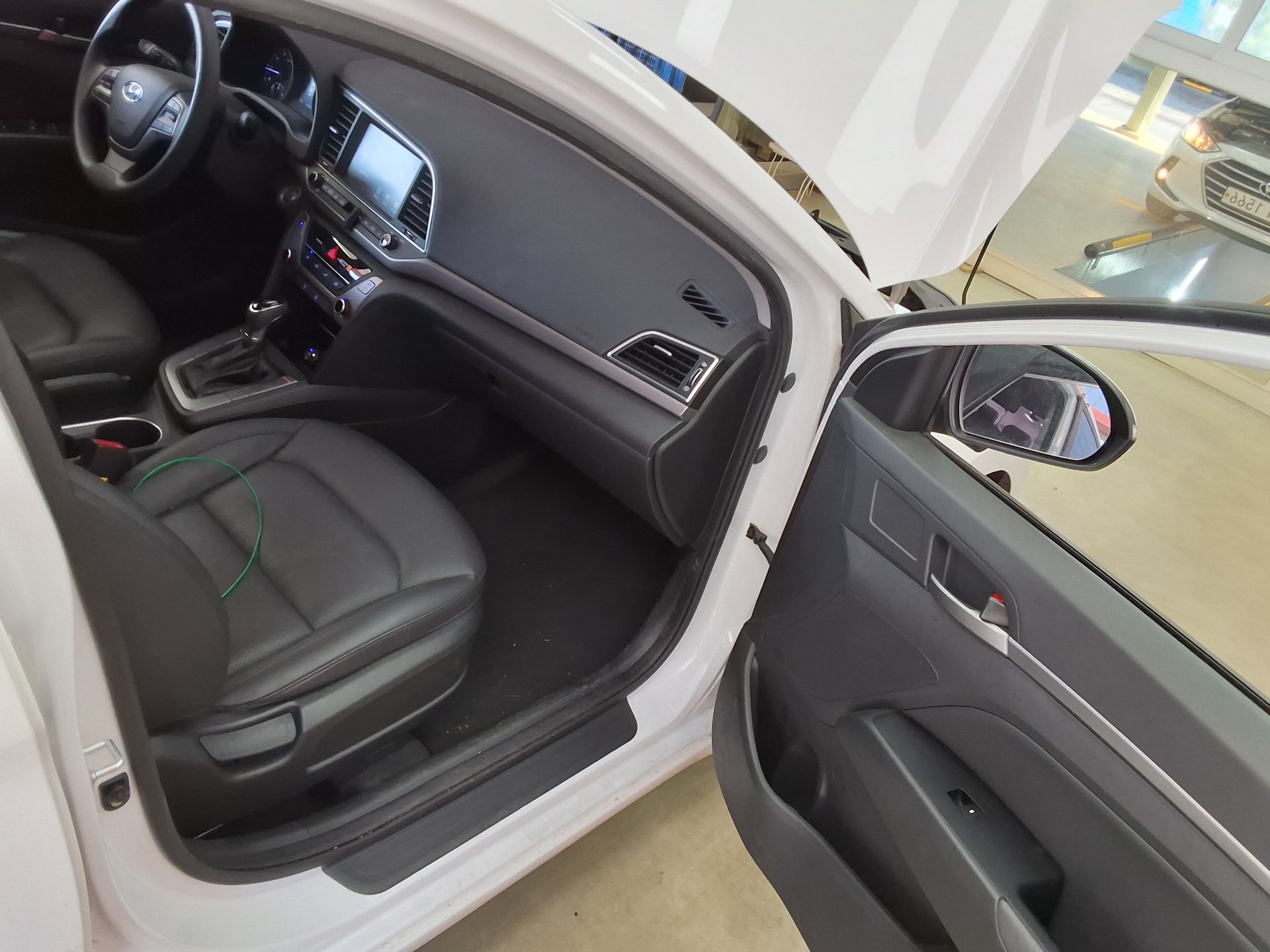 Hyundai Elantra 2018 - Image 13