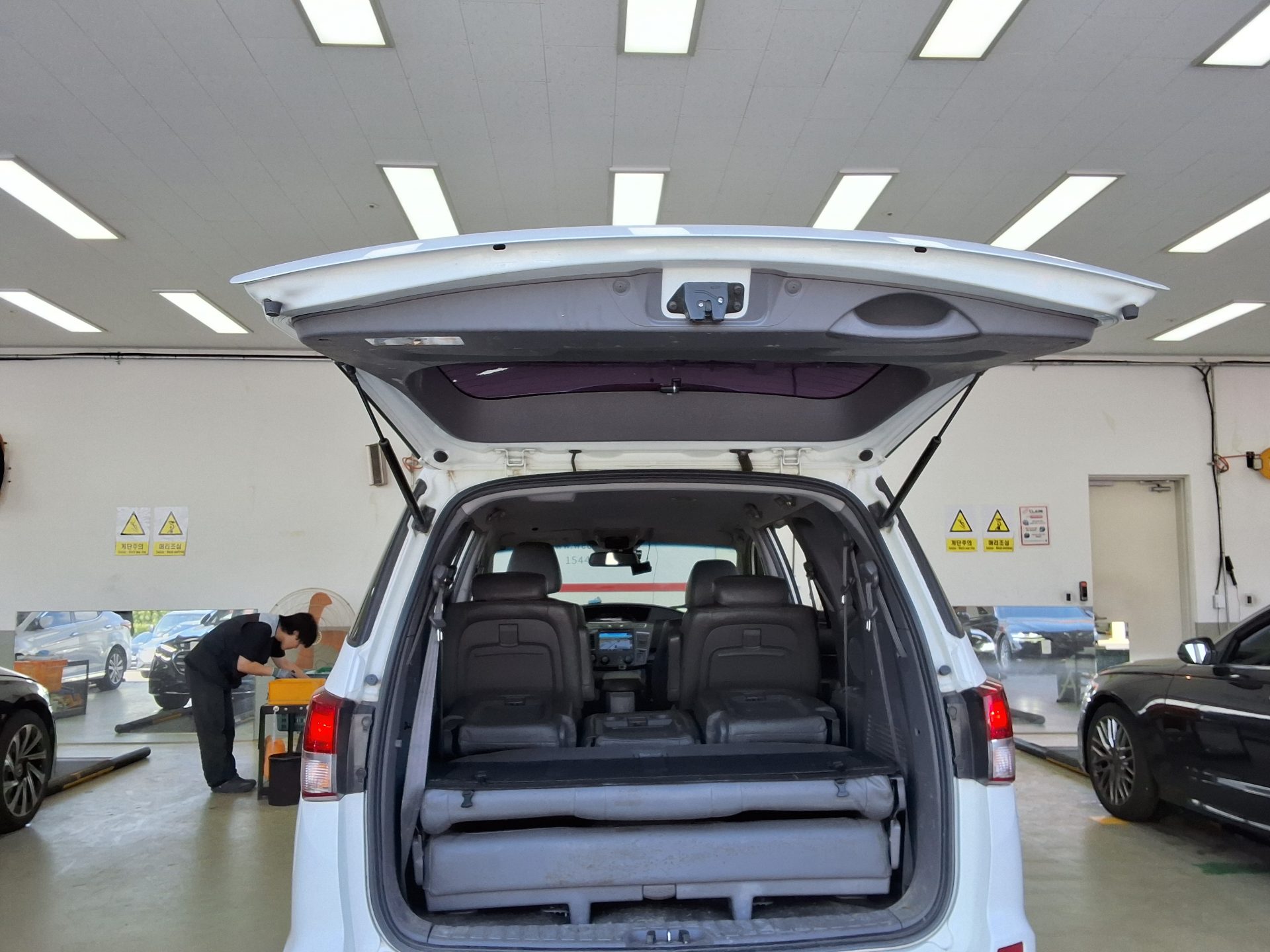 KG Mobility Korando Turismo 2015 - Image 15