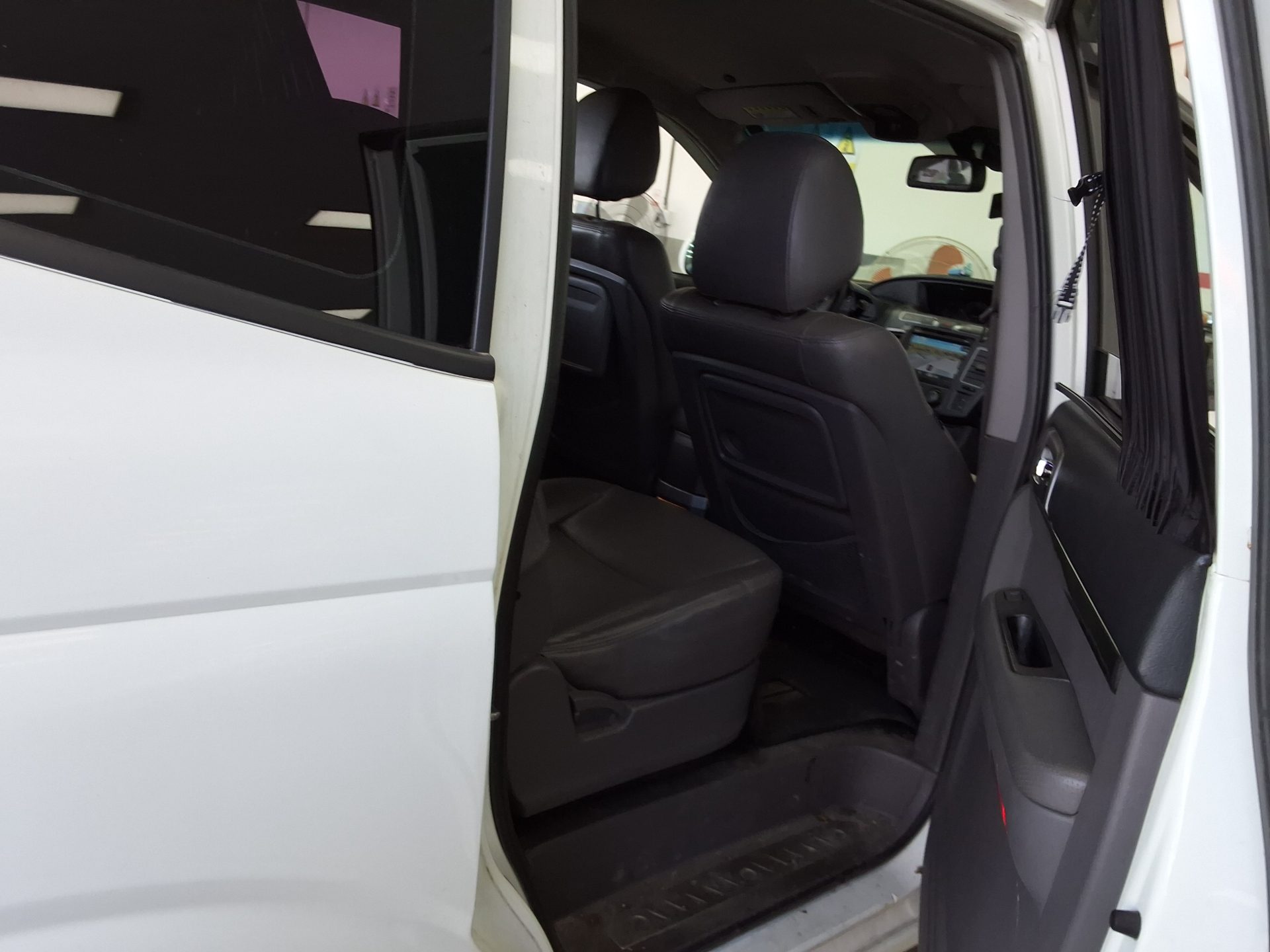 KG Mobility Korando Turismo 2015 - Image 13