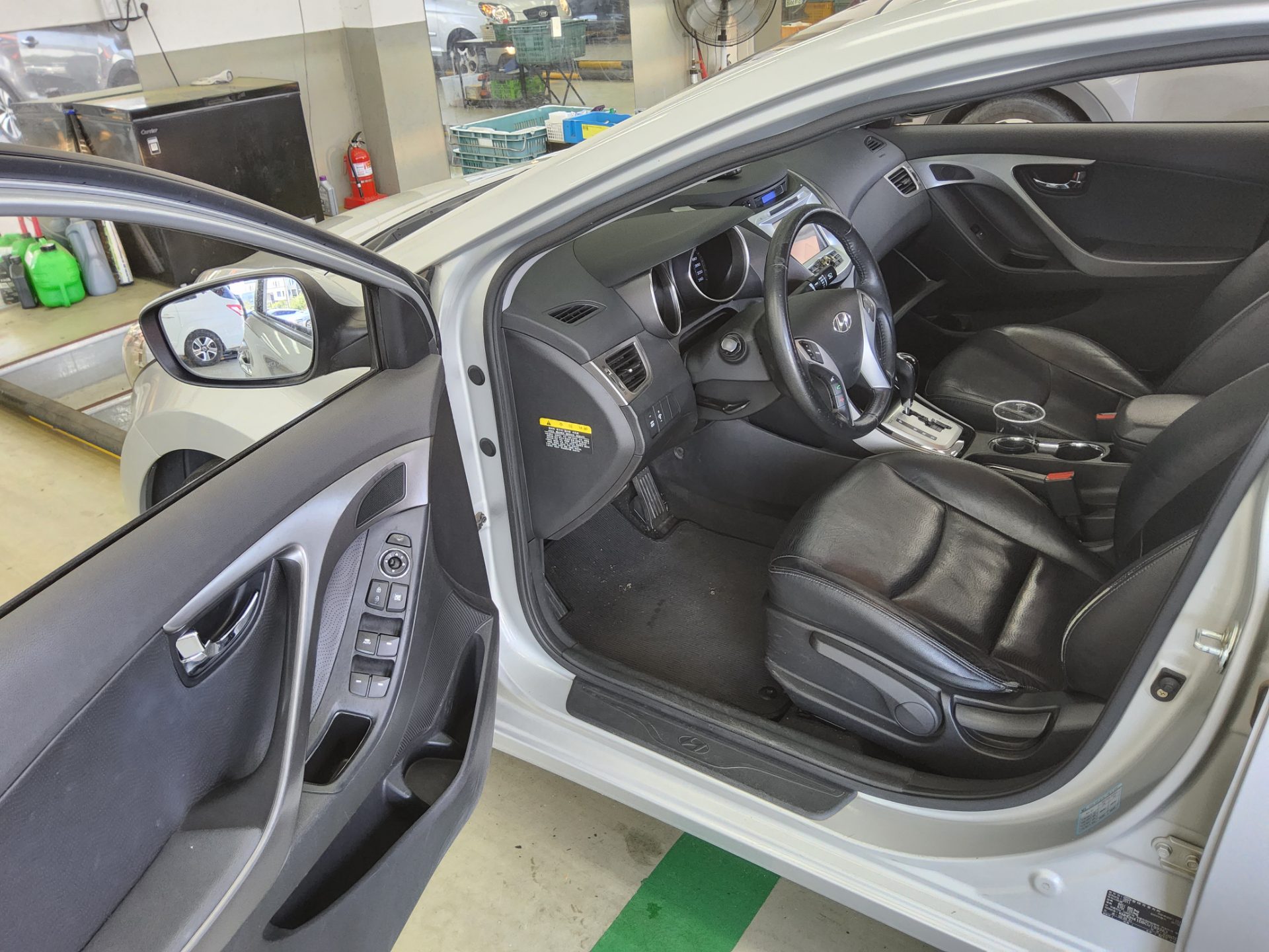 Hyundai Elantra 2012 - Image 9