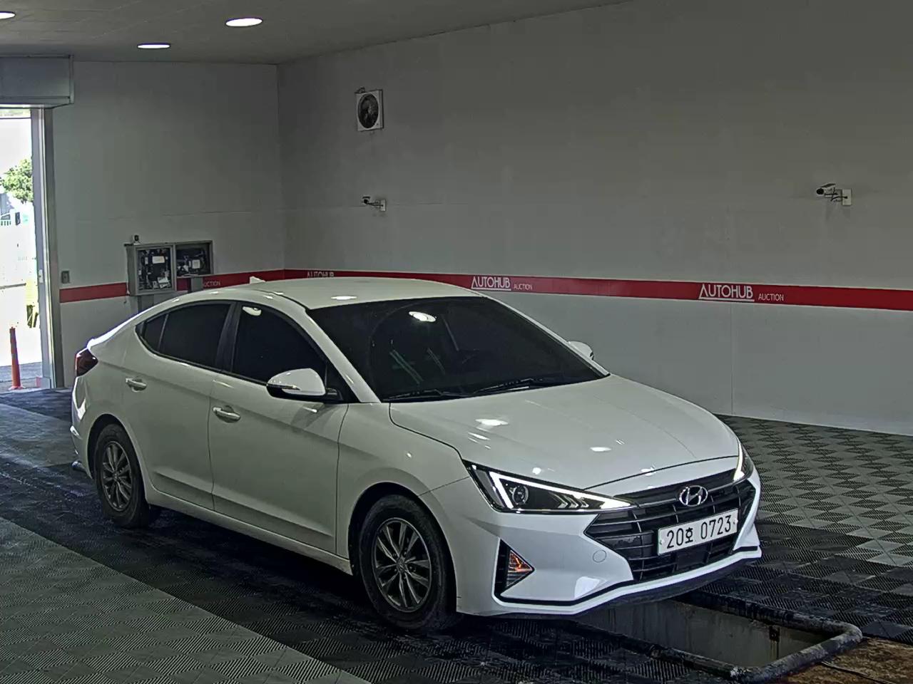 Hyundai Elantra 2019 - Image 2