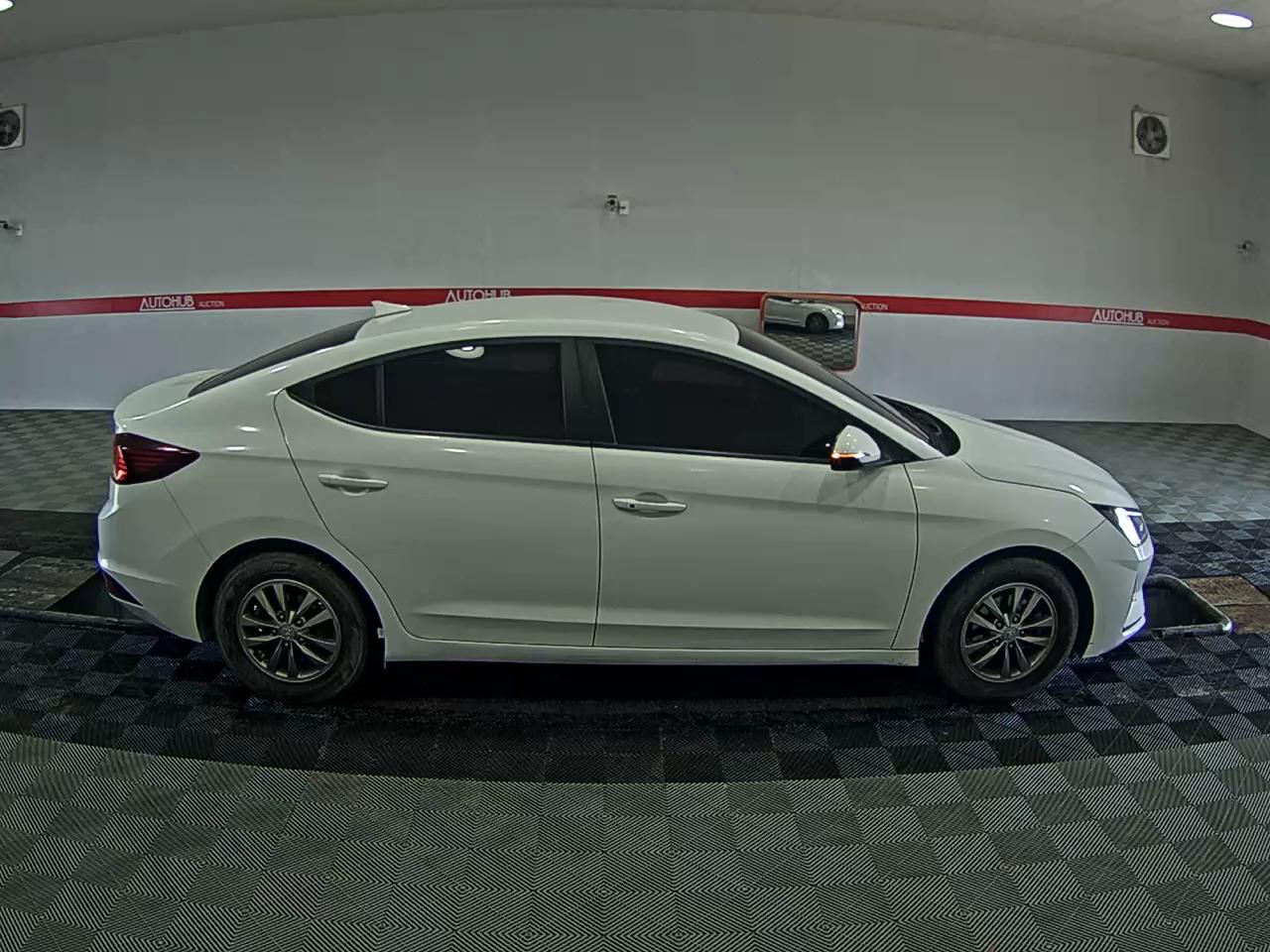 Hyundai Elantra 2019 - Image 3