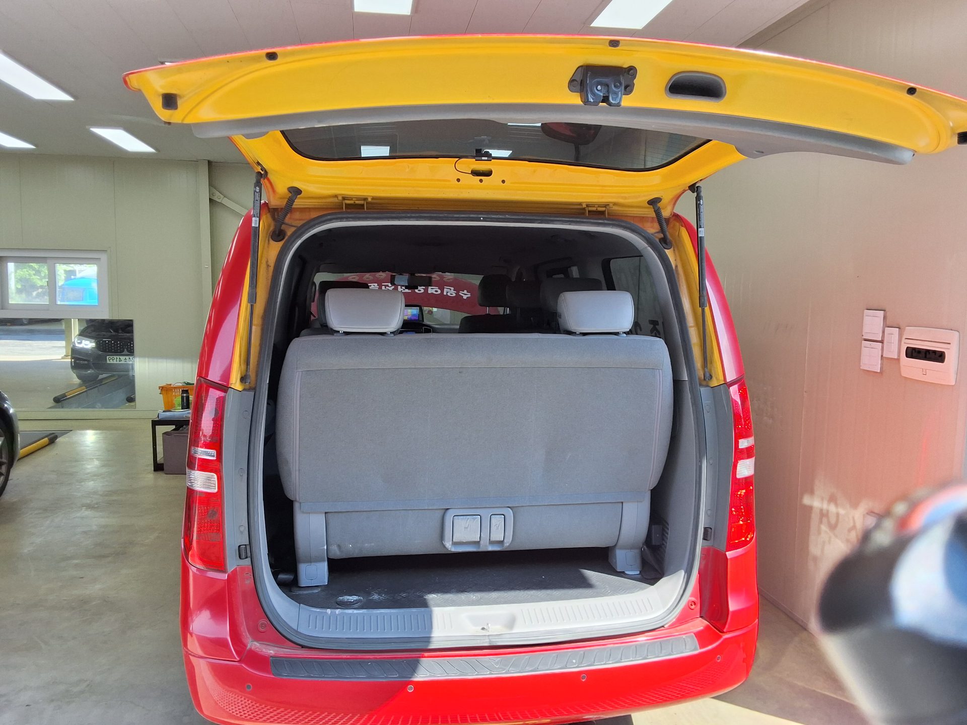 Hyundai Grand Starex 2016 - Image 14