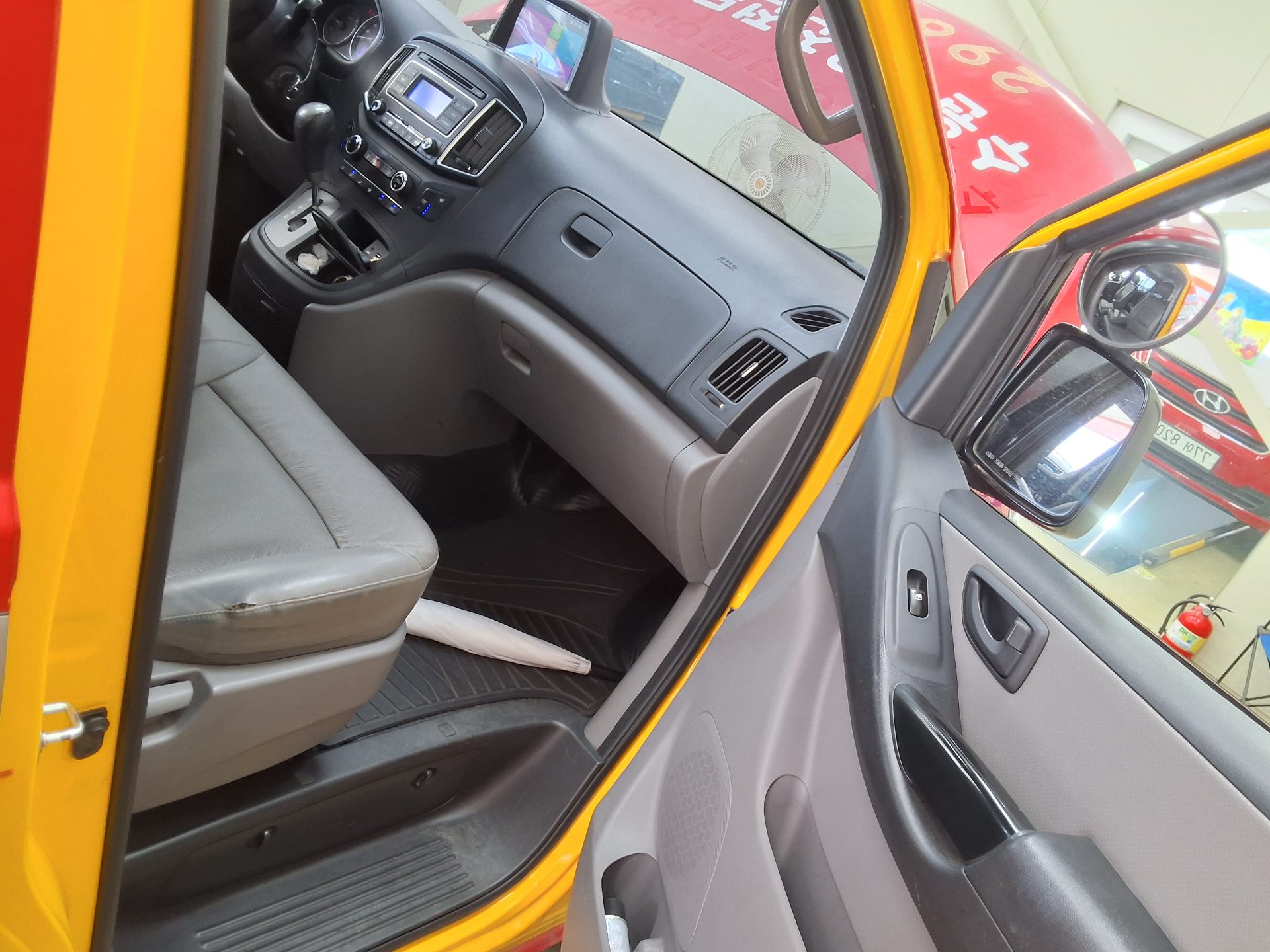 Hyundai Grand Starex 2016 - Image 13