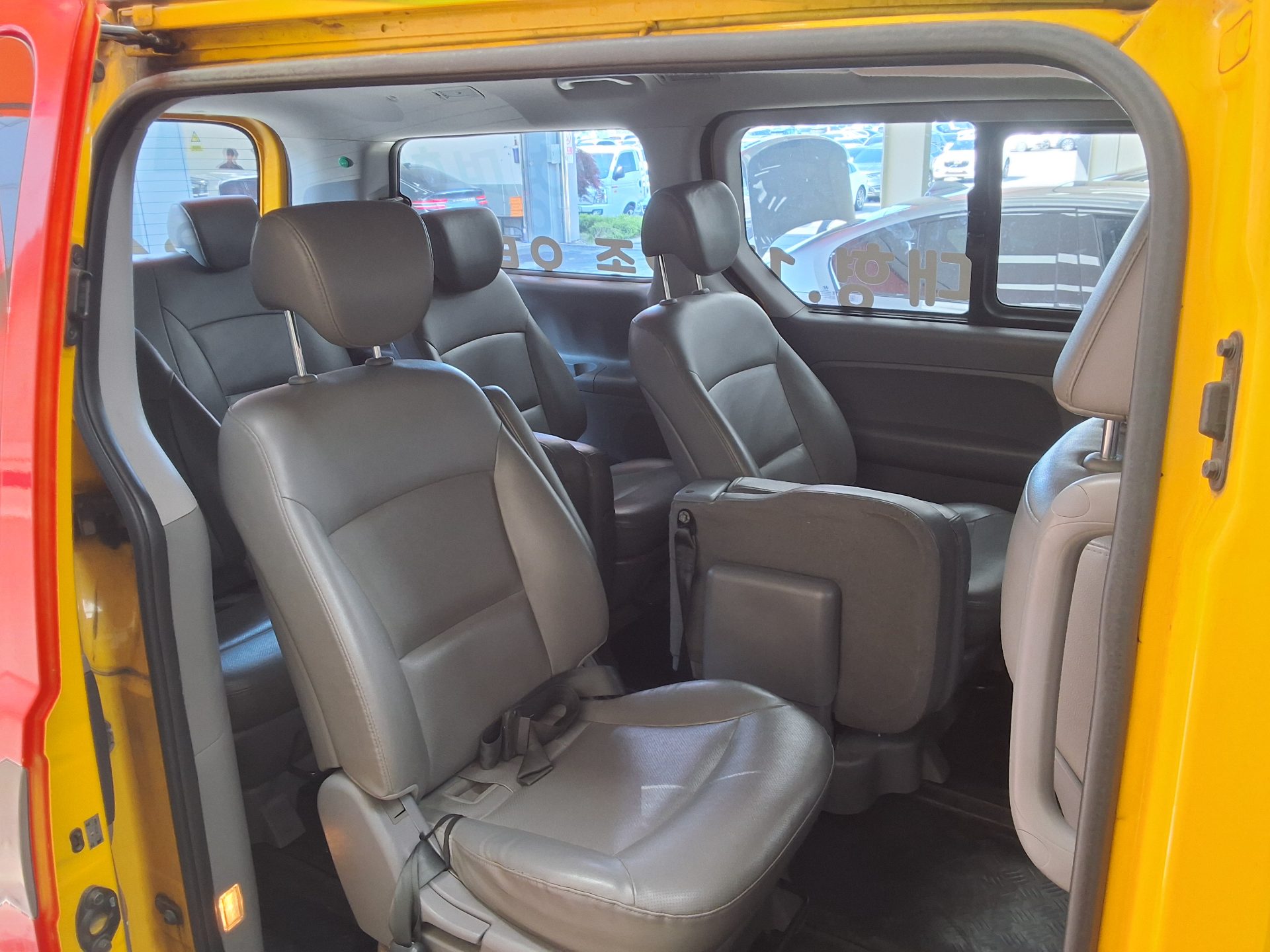 Hyundai Grand Starex 2016 - Image 12