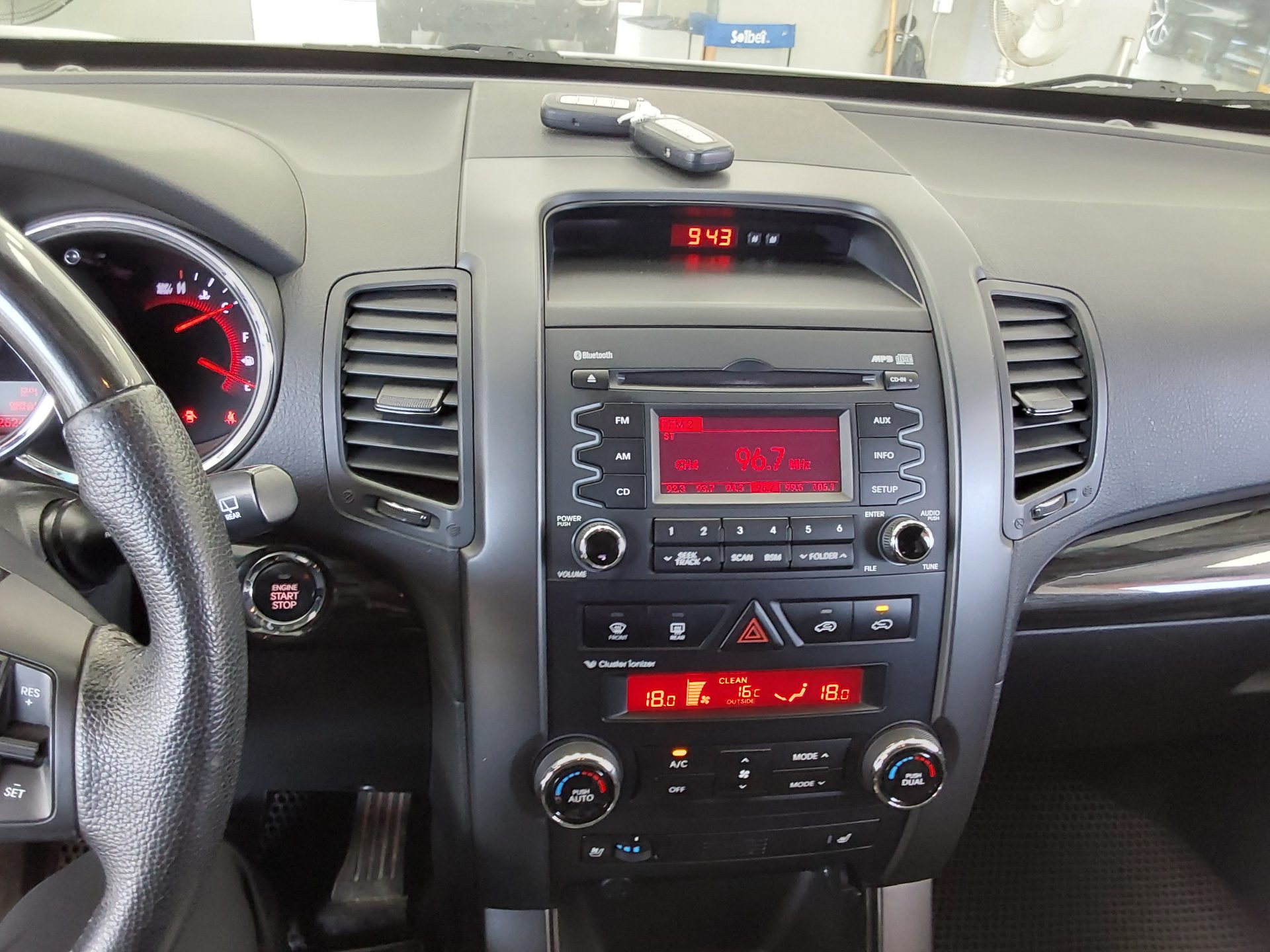 Kia Sorento 2011 - Image 16
