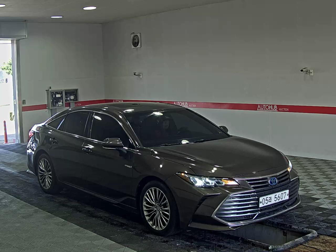 Toyota Avalon 2019 - Image 2