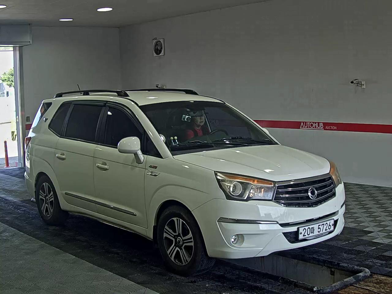 KG Mobility Korando Turismo 2015 - Image 2