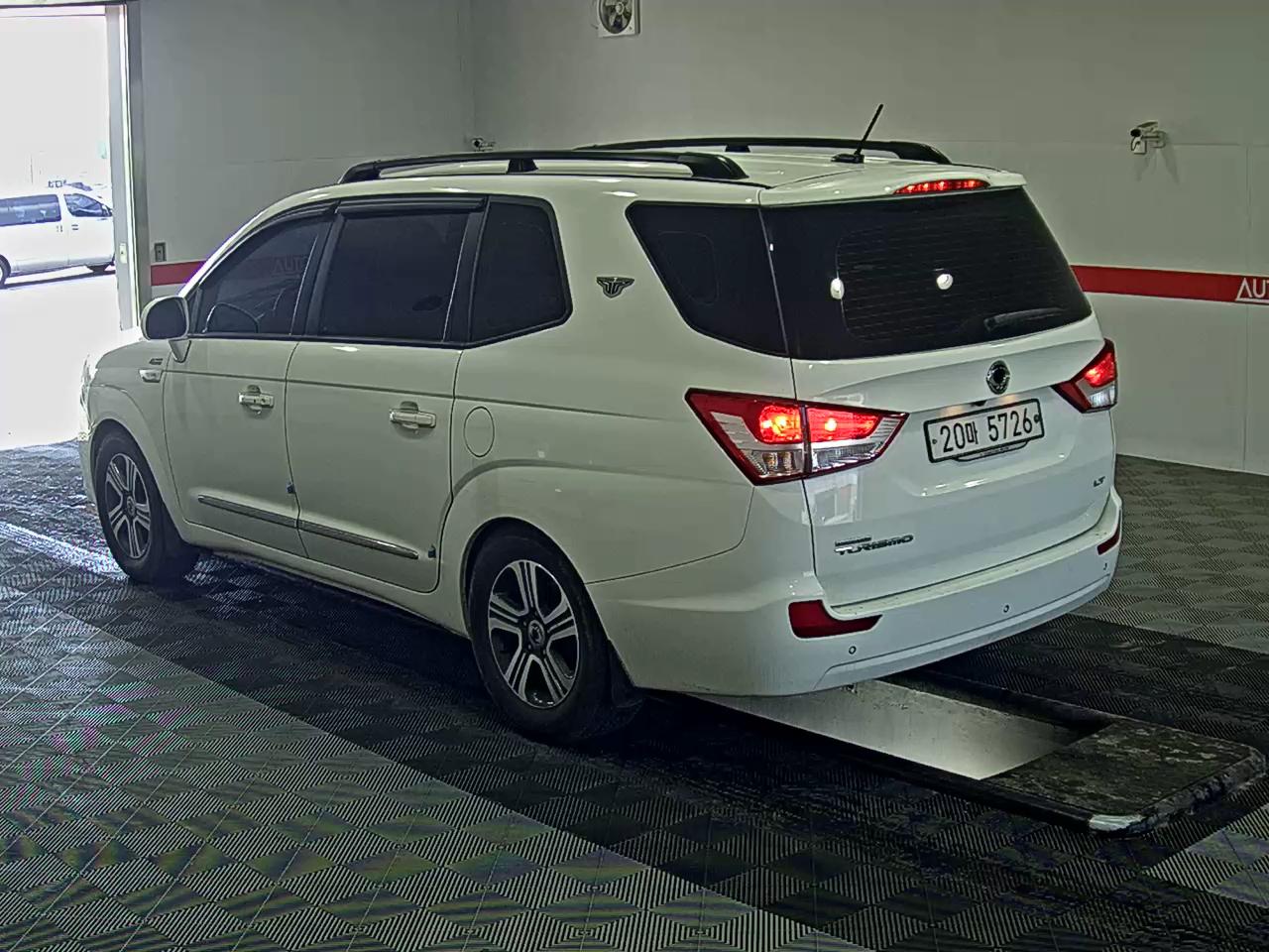 KG Mobility Korando Turismo 2015 - Image 5