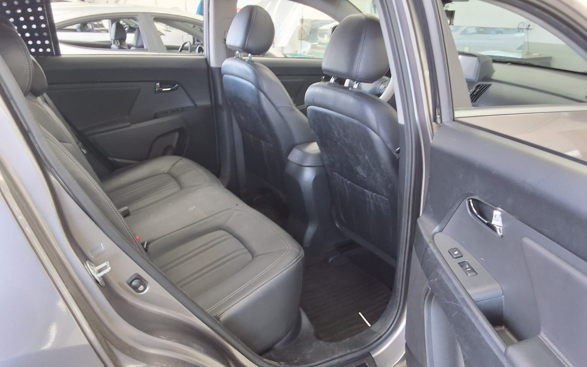 Kia Sportage 2012 - Image 12