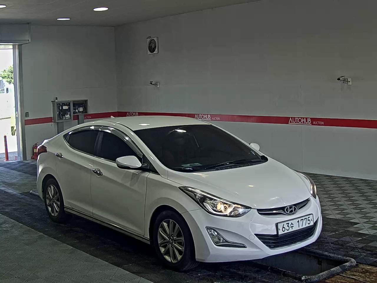 Hyundai Elantra 2014 - Image 2