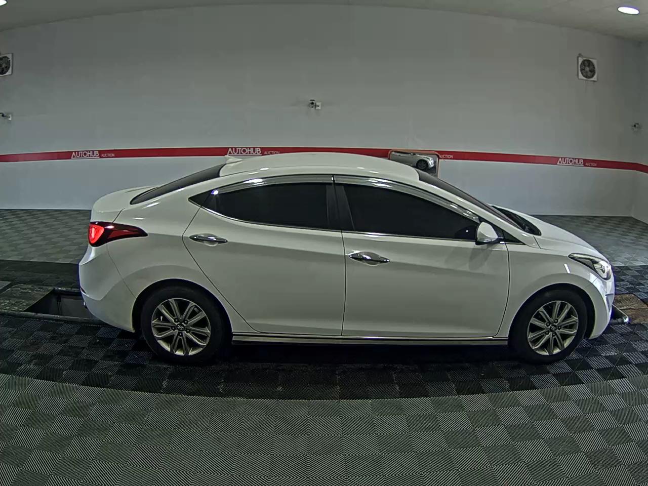 Hyundai Elantra 2014 - Image 3