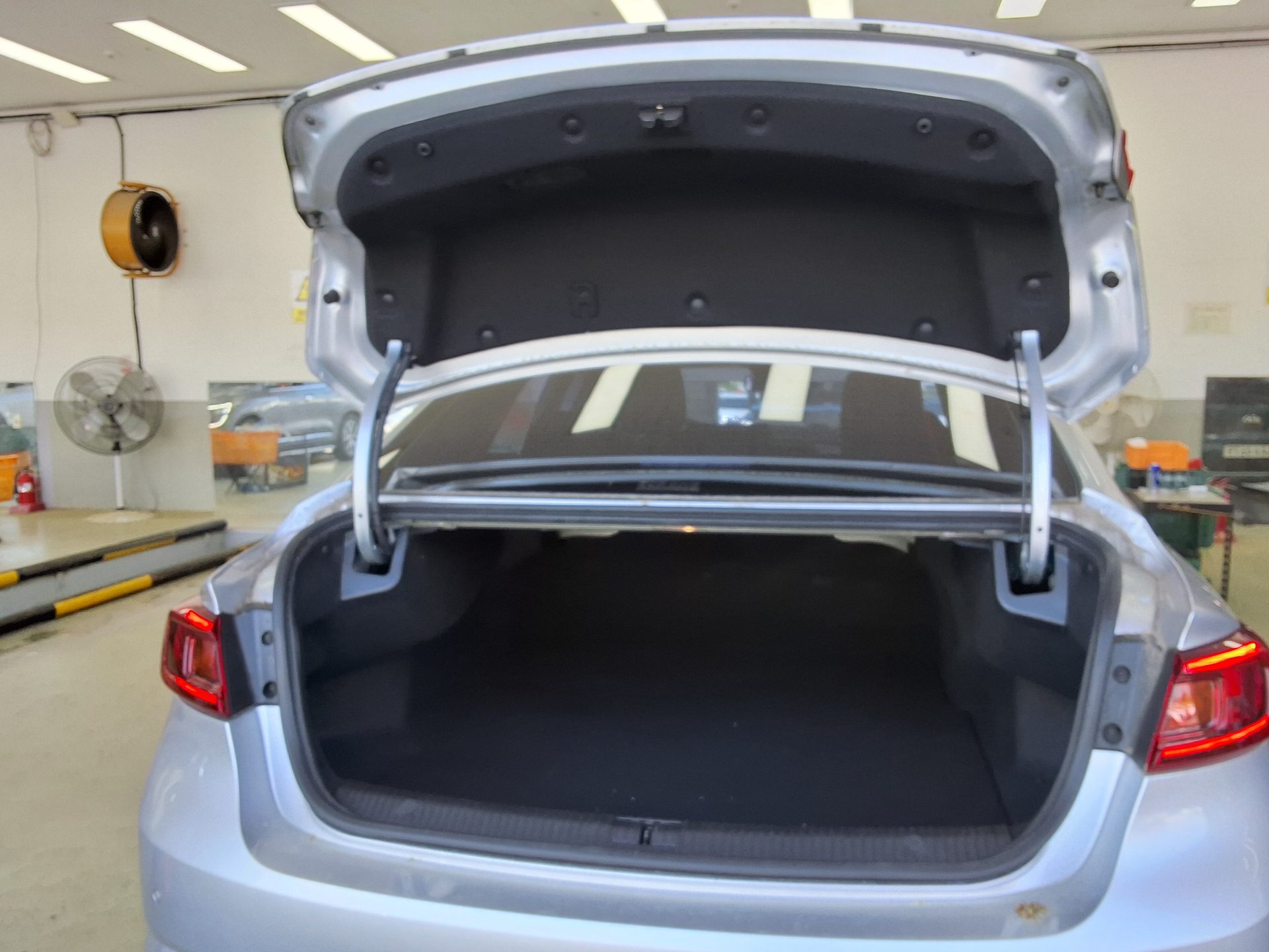 Renault Samsung SM6 2017 - Image 15