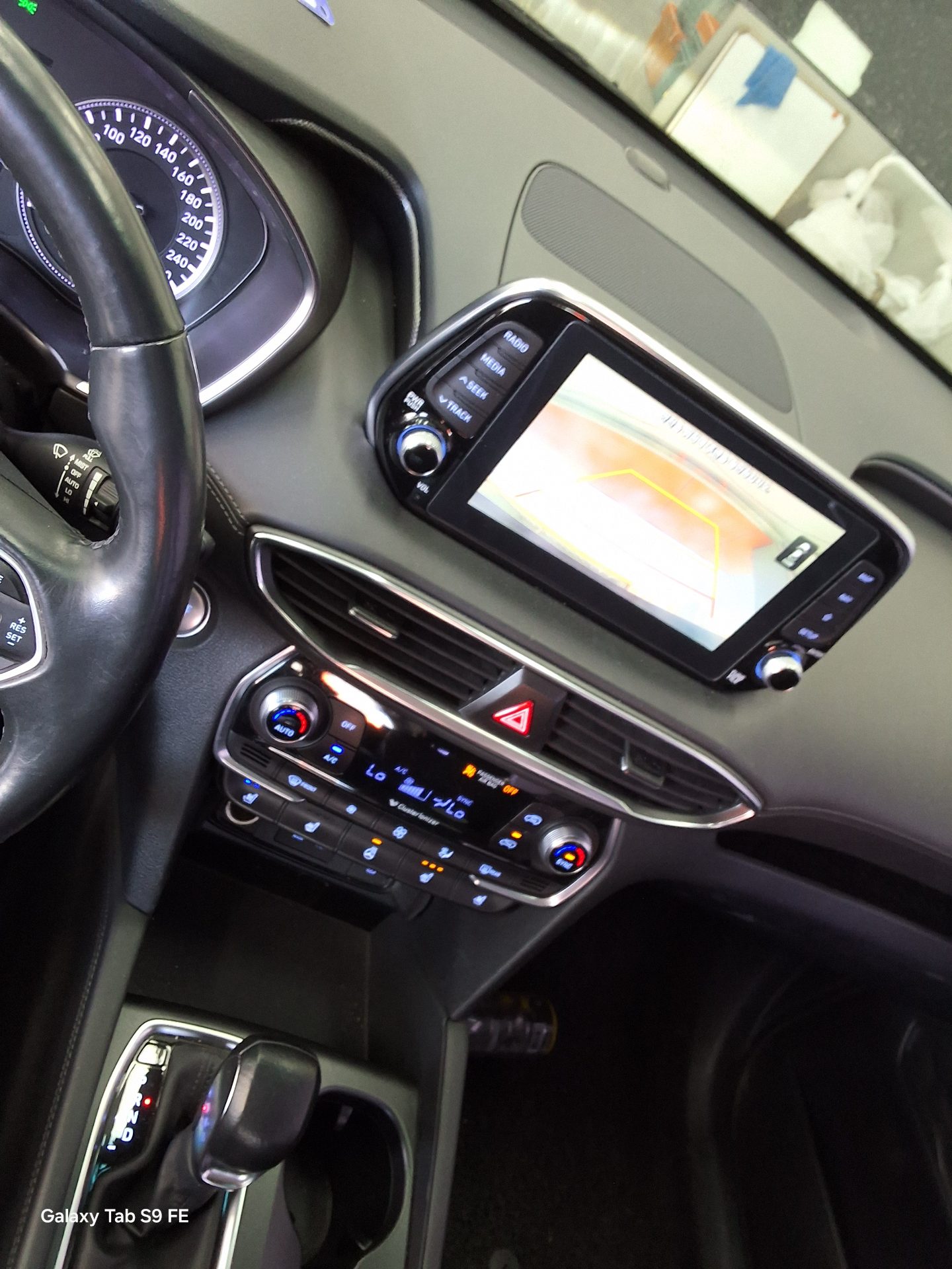 Hyundai Santa Fe 2020 - Image 18