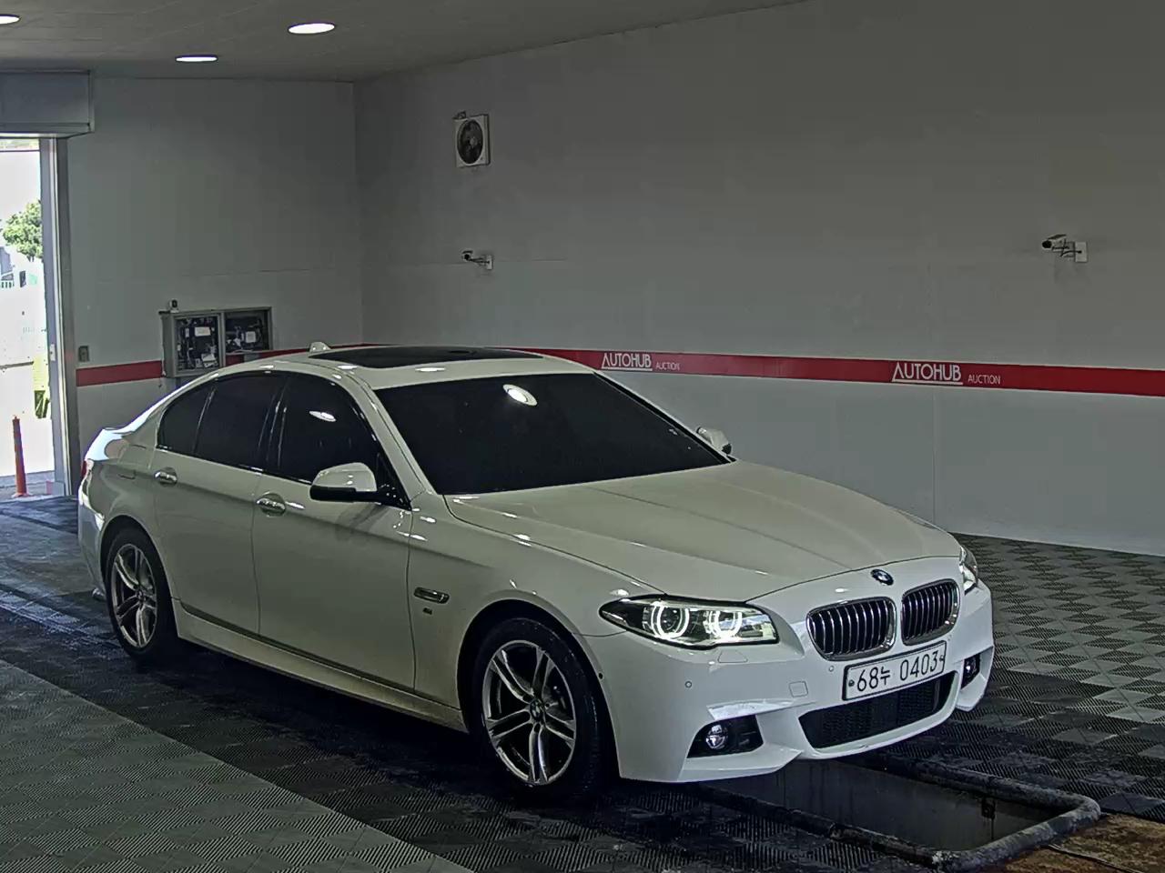 BMW 5 Series 2016 - Image 2