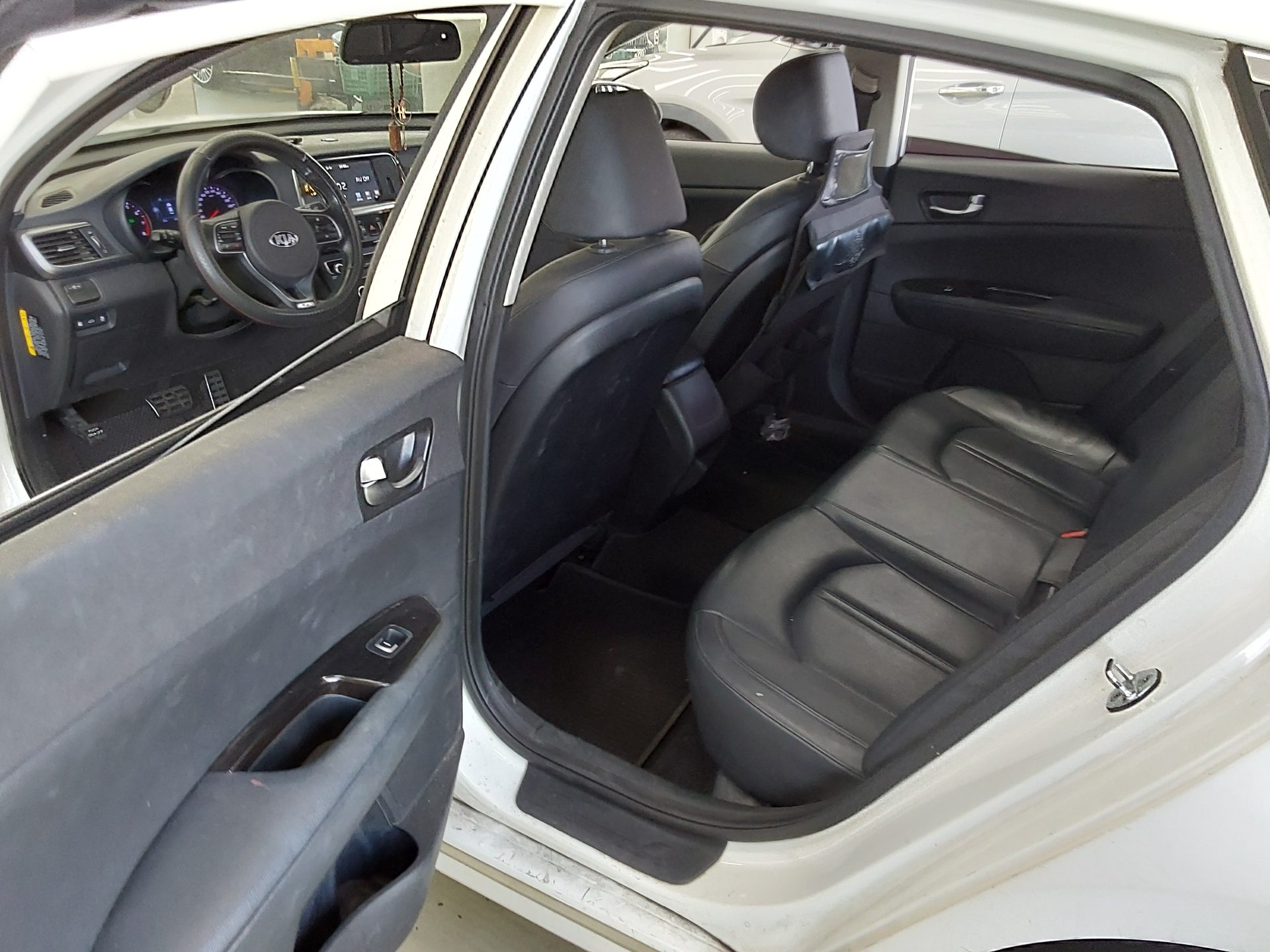 Kia K5 2016 - Image 12