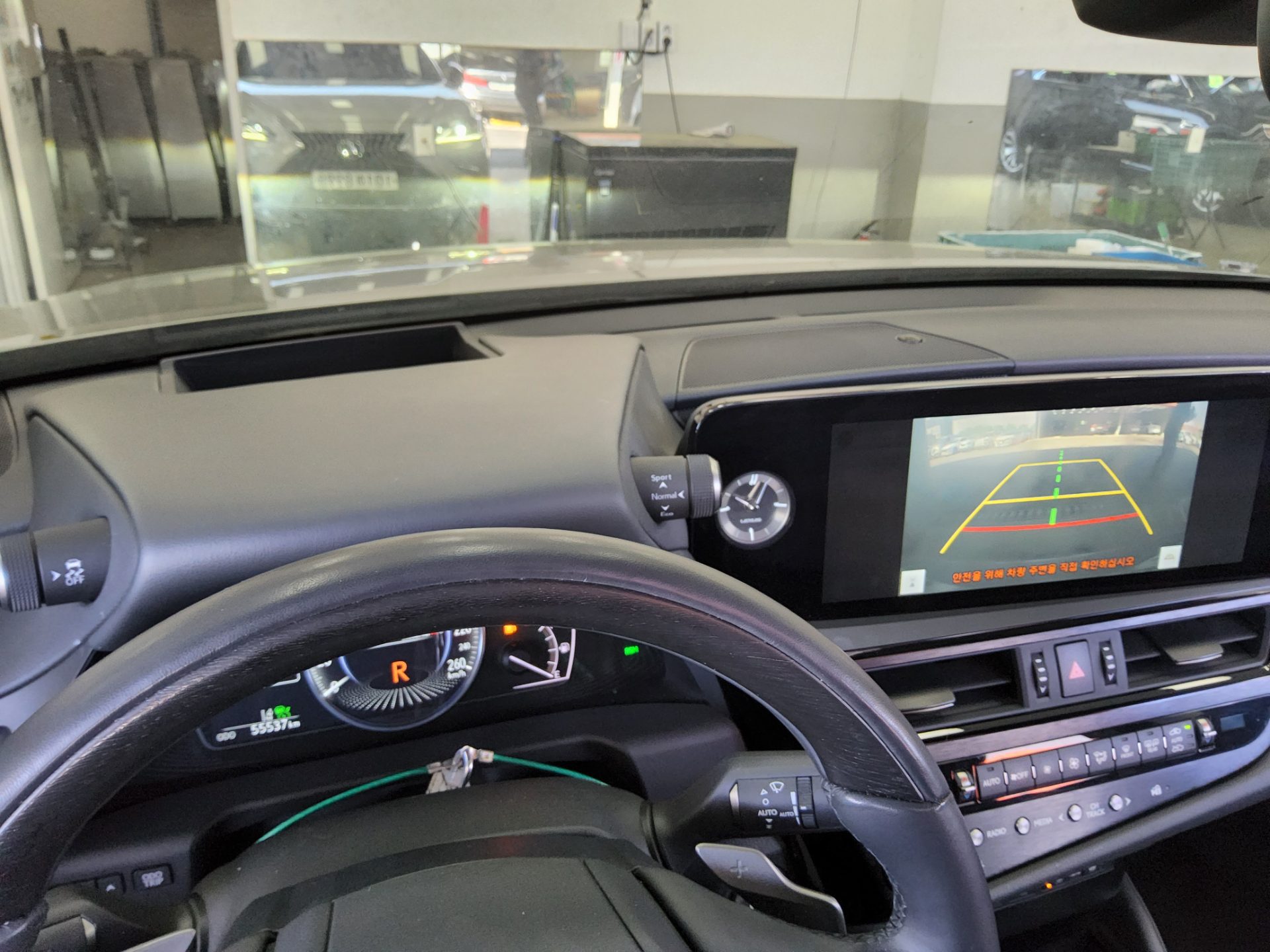 Lexus ES 2023 - Image 17