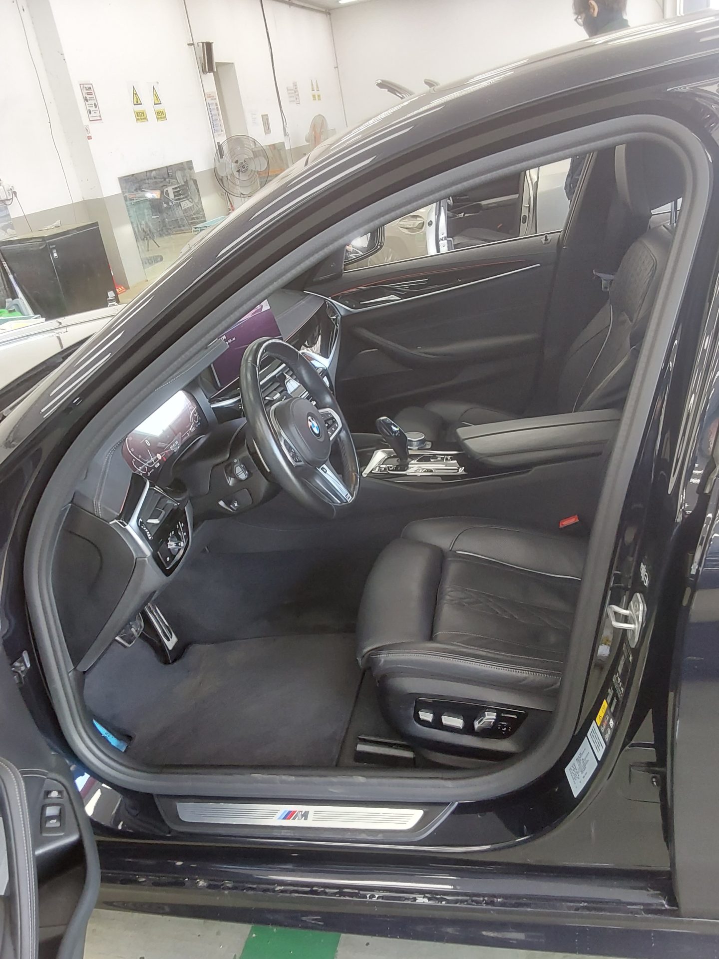 BMW 5 Series 2021 - Image 9