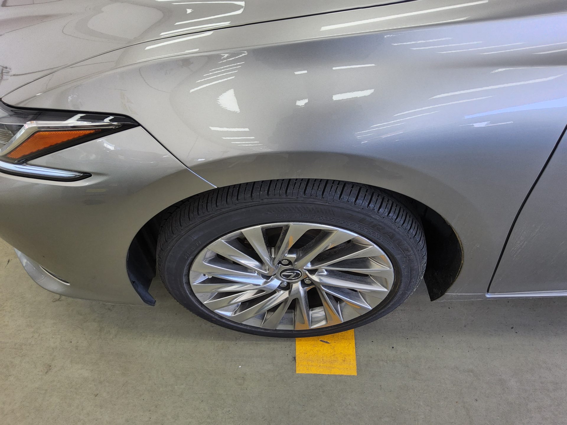 Lexus ES 2023 - Image 19