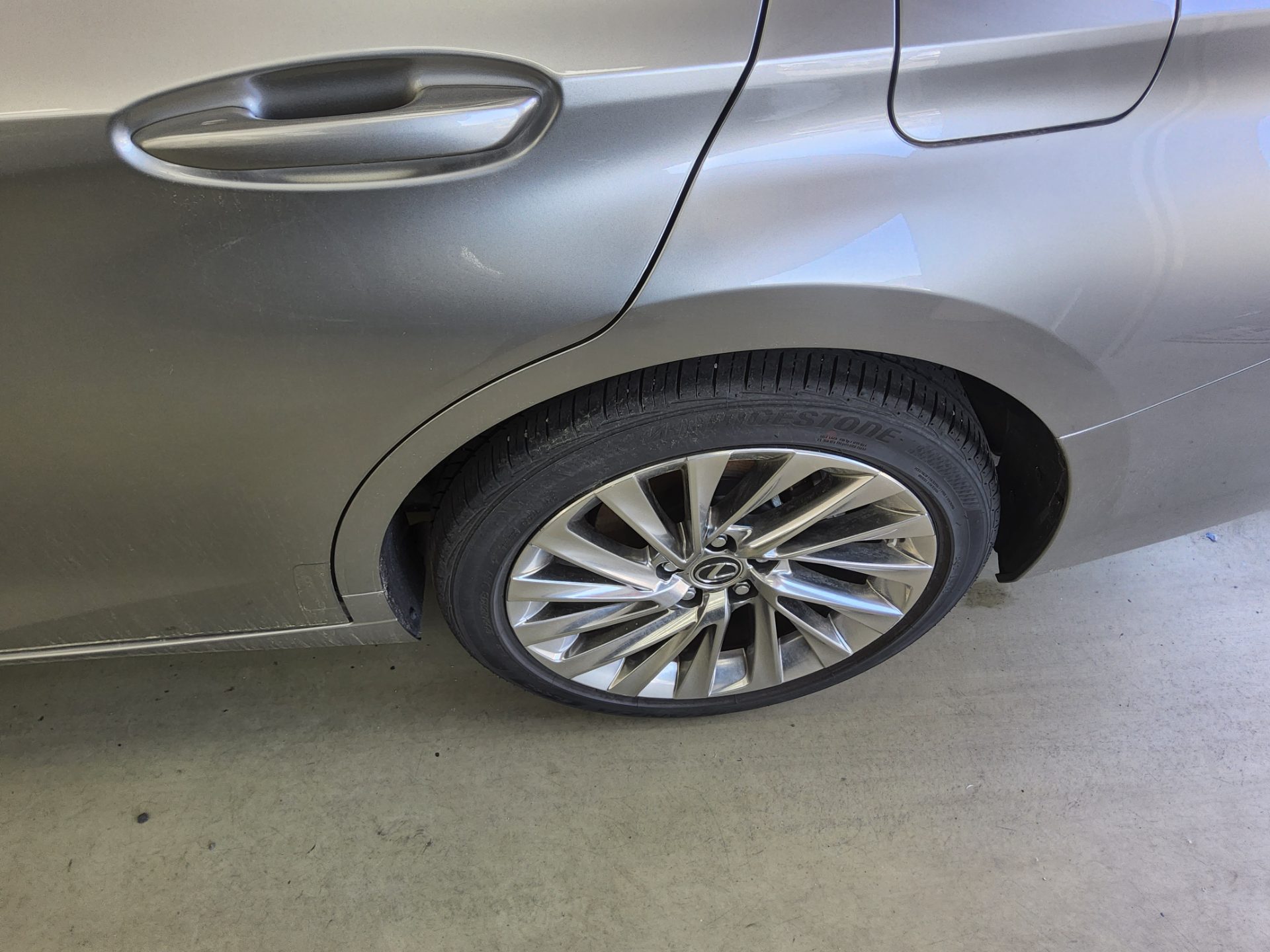 Lexus ES 2023 - Image 20