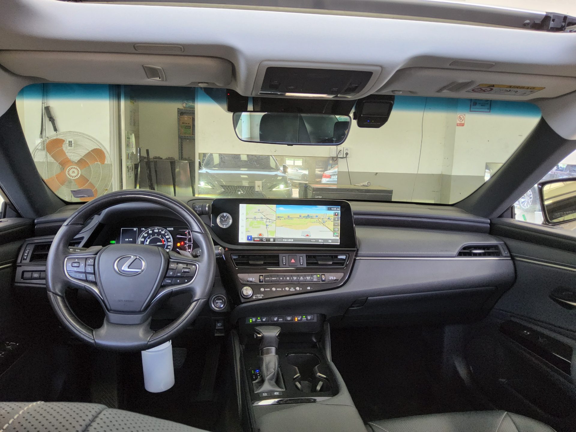 Lexus ES 2023 - Image 10