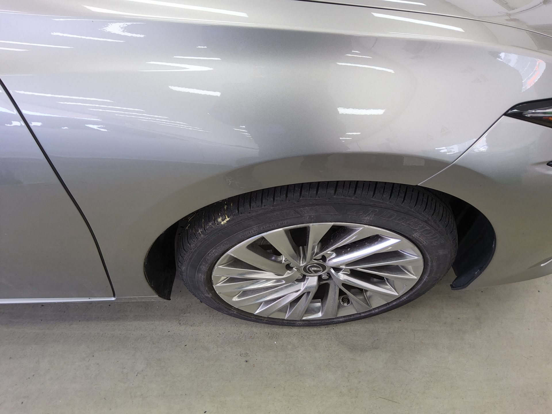 Lexus ES 2023 - Image 21