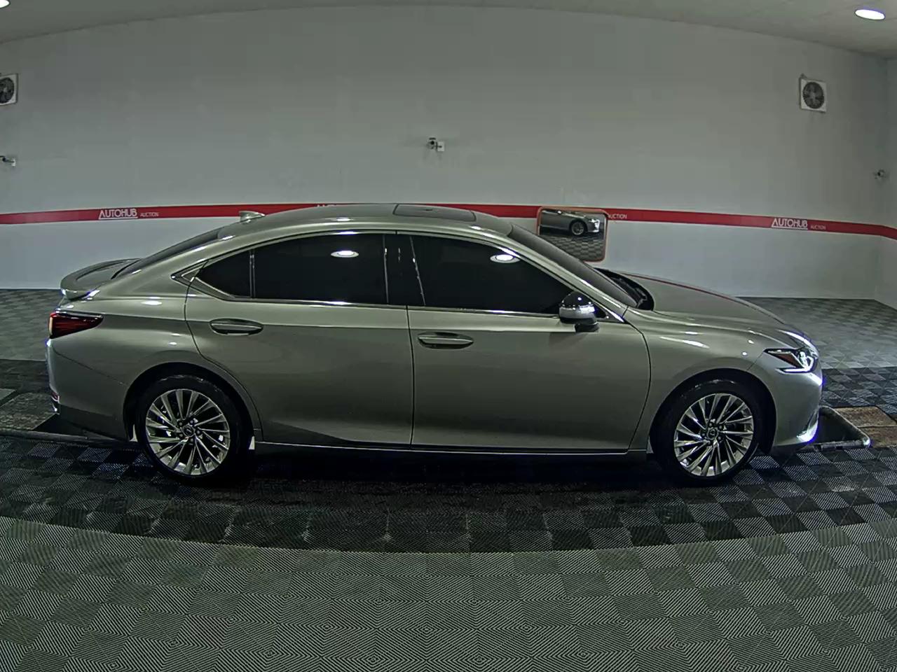 Lexus ES 2023 - Image 3