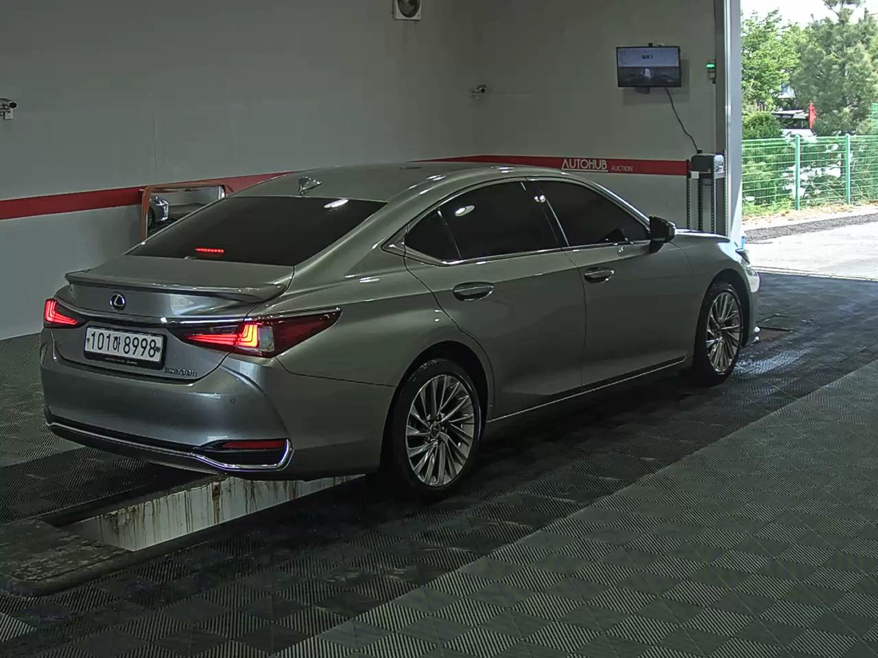 Lexus ES 2023 - Image 4
