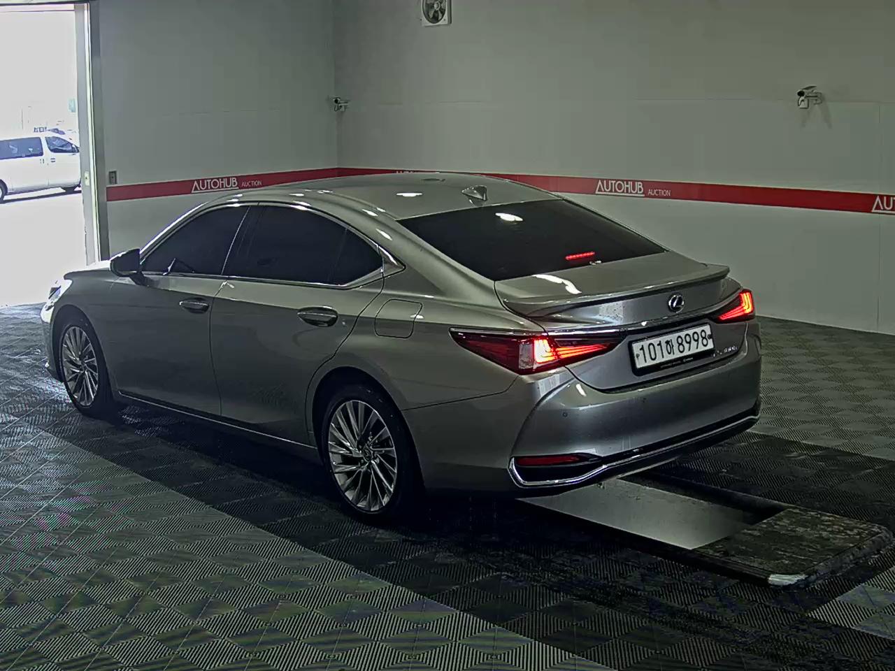 Lexus ES 2023 - Image 5