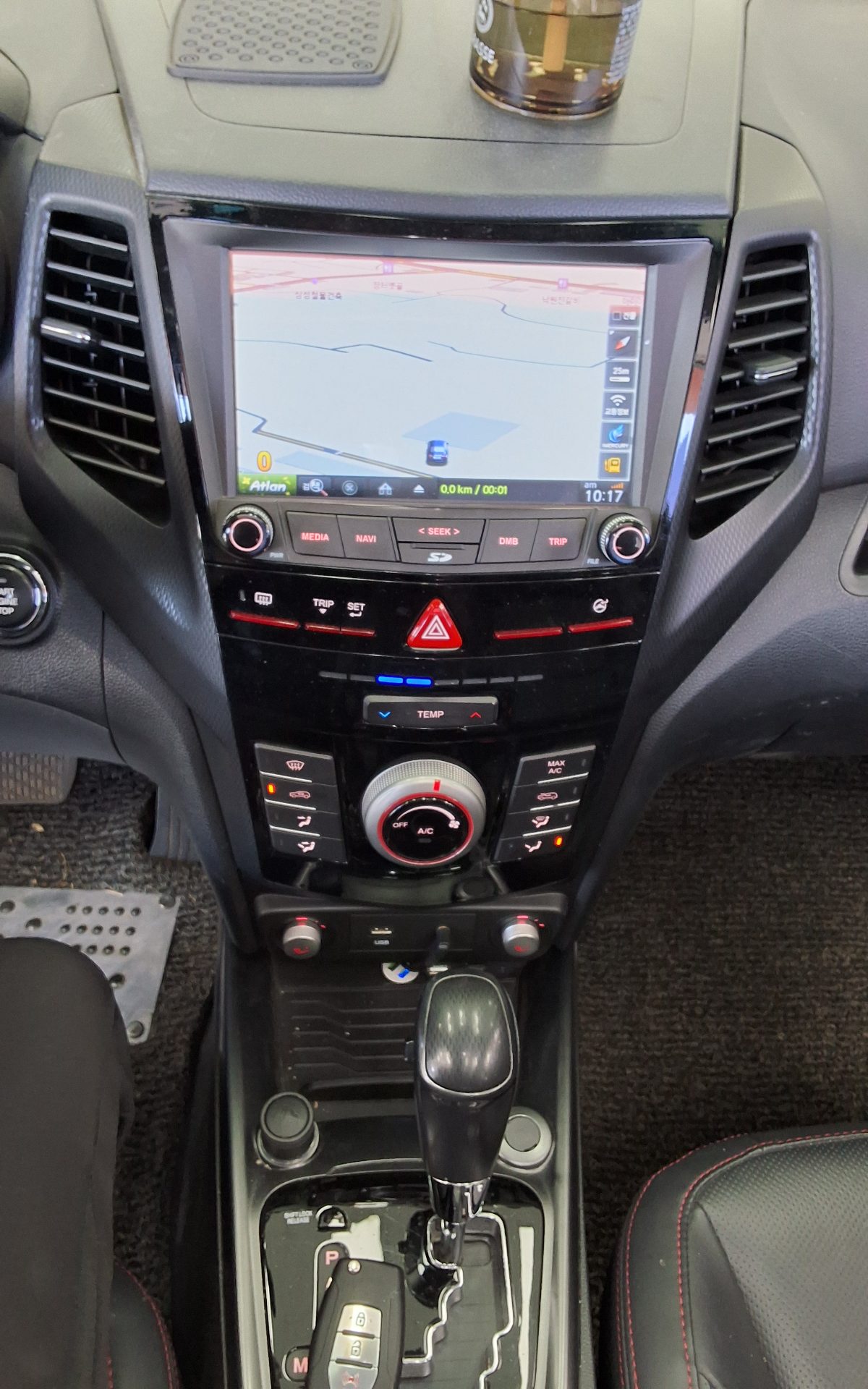 KG Mobility Tivoli 2016 - Image 16