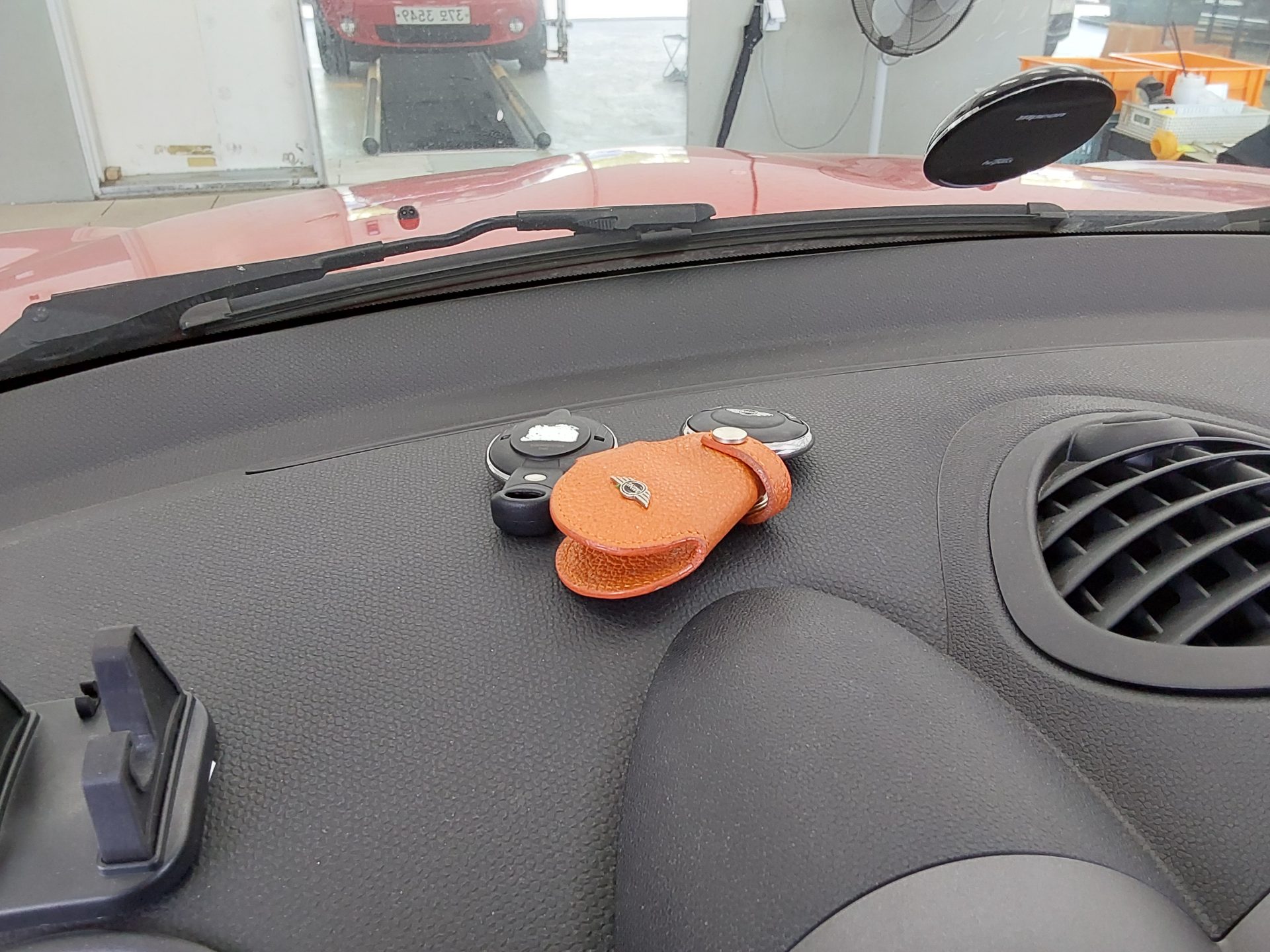 BMW MINI 2012 - Image 19