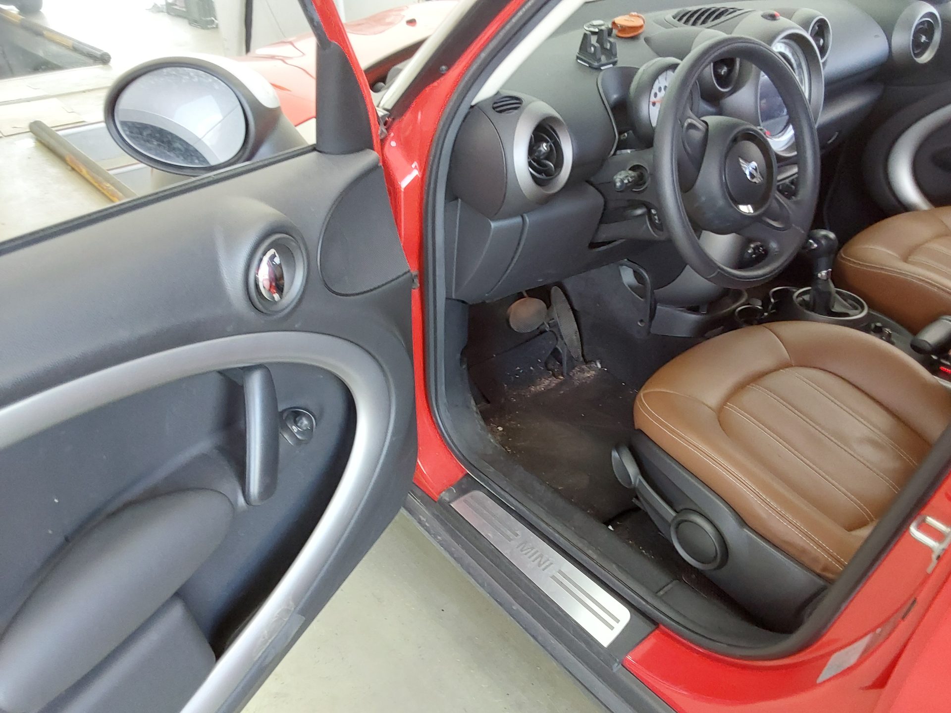 BMW MINI 2012 - Image 10