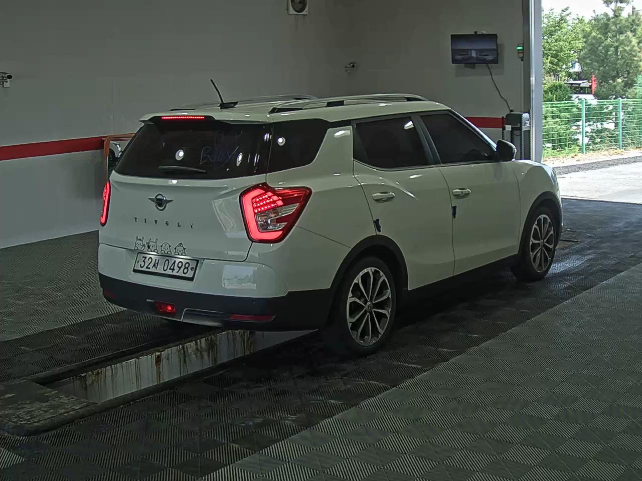KG Mobility Tivoli 2016 - Image 4