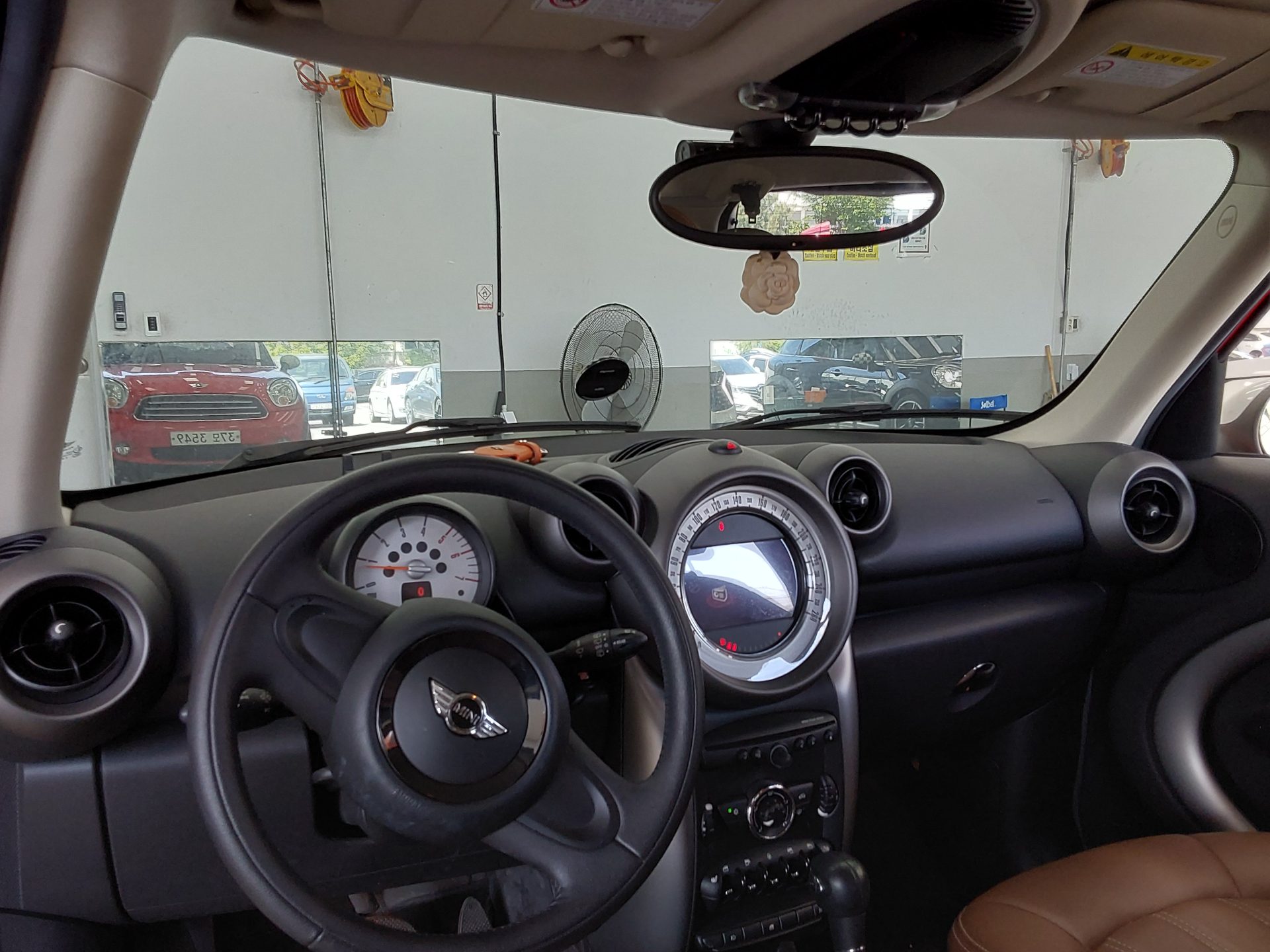 BMW MINI 2012 - Image 11