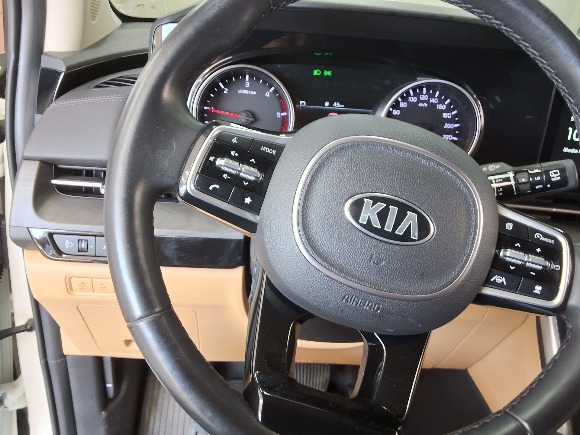 Kia SEDONA 2021 - Image 17