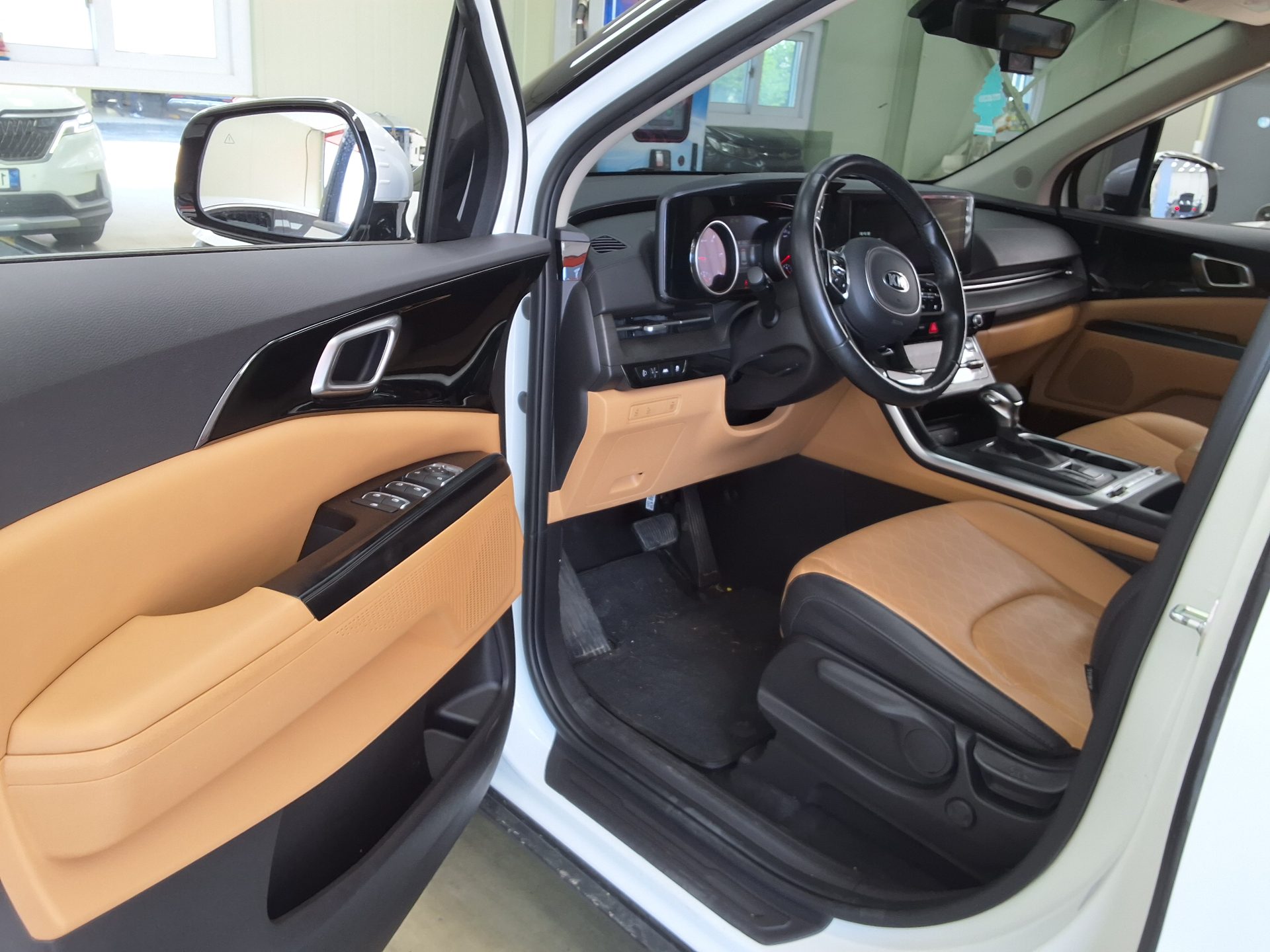 Kia SEDONA 2021 - Image 9