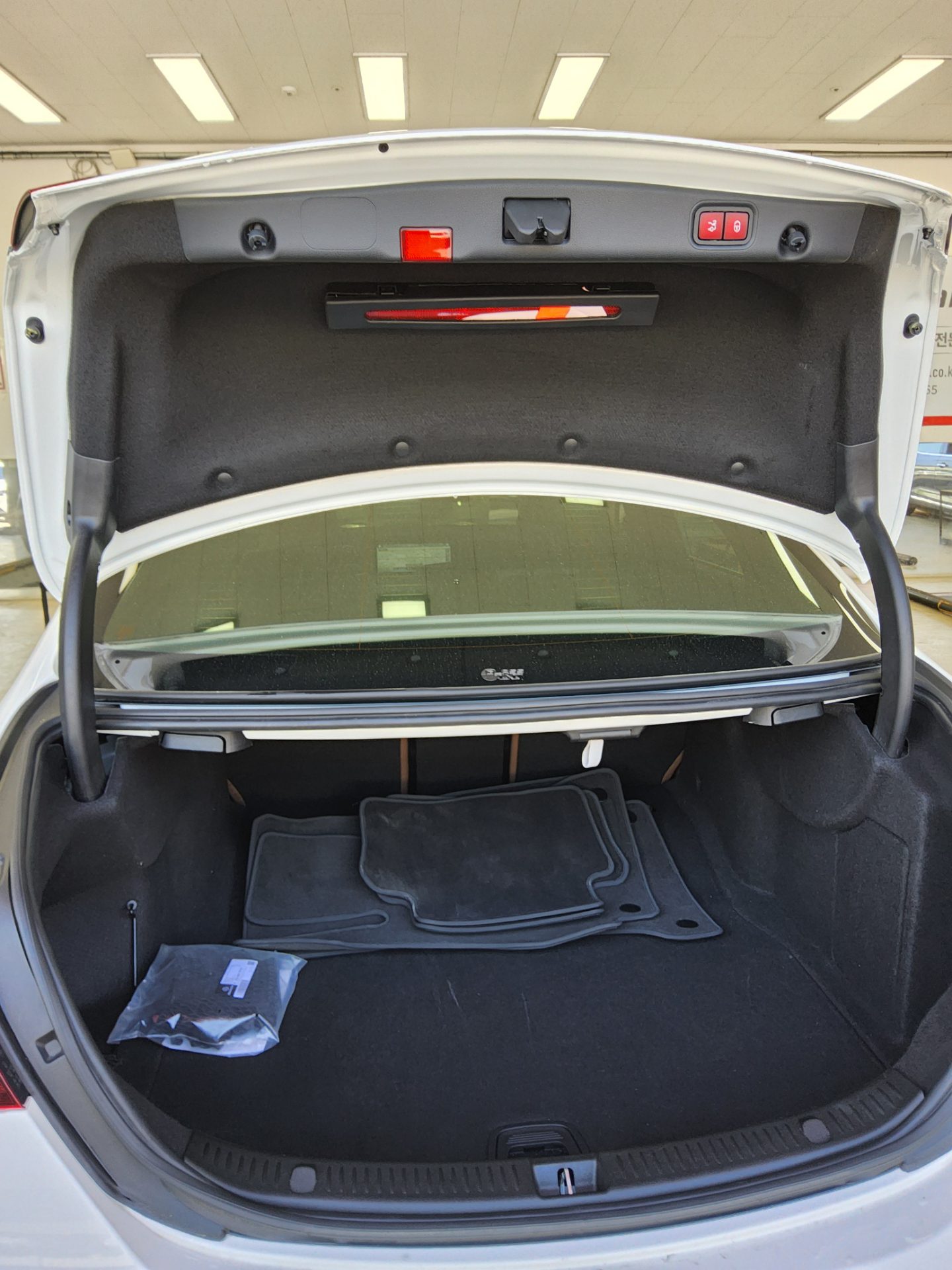 Mercedes-Benz E-Class 2021 - Image 14