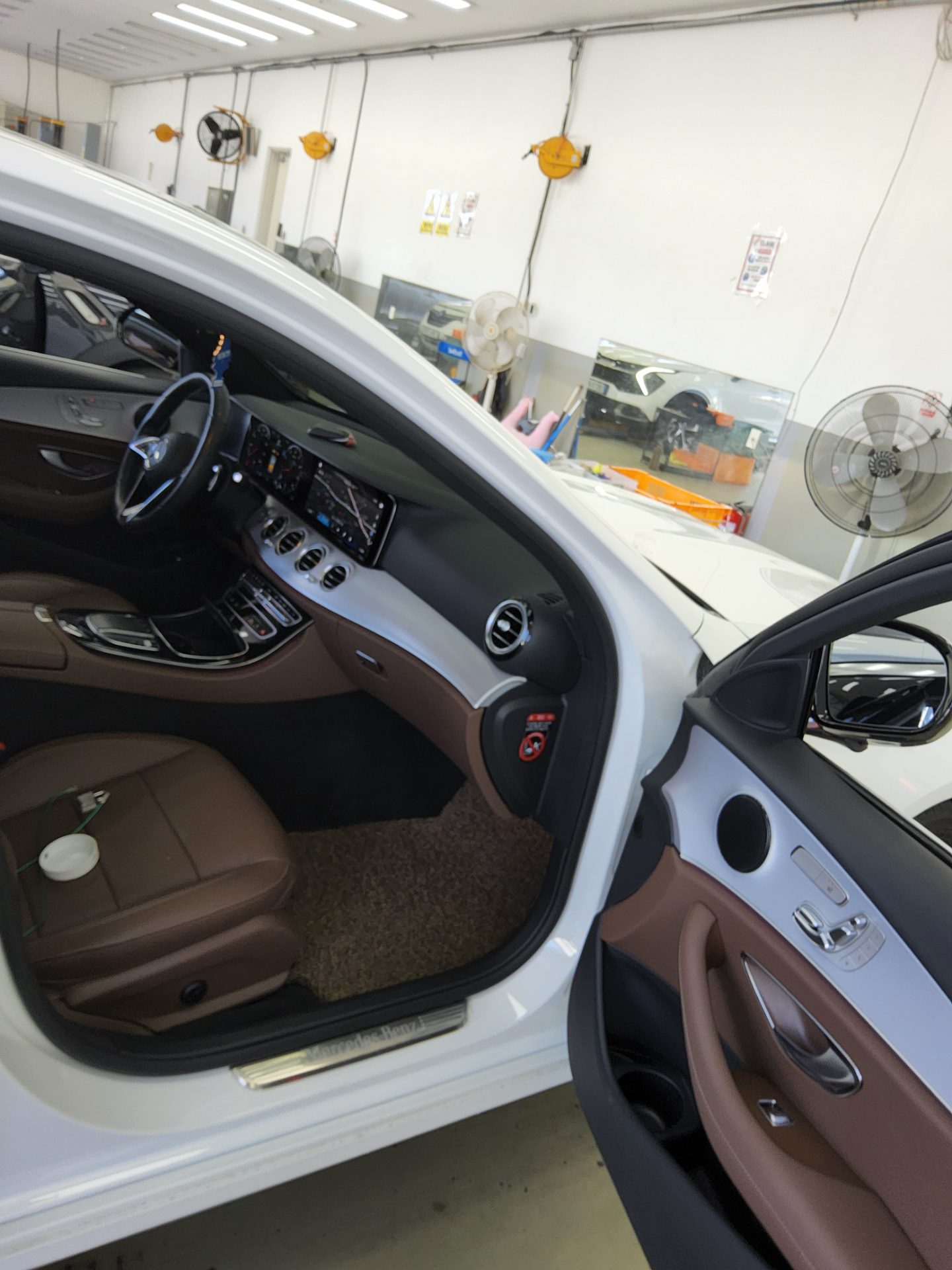 Mercedes-Benz E-Class 2021 - Image 13