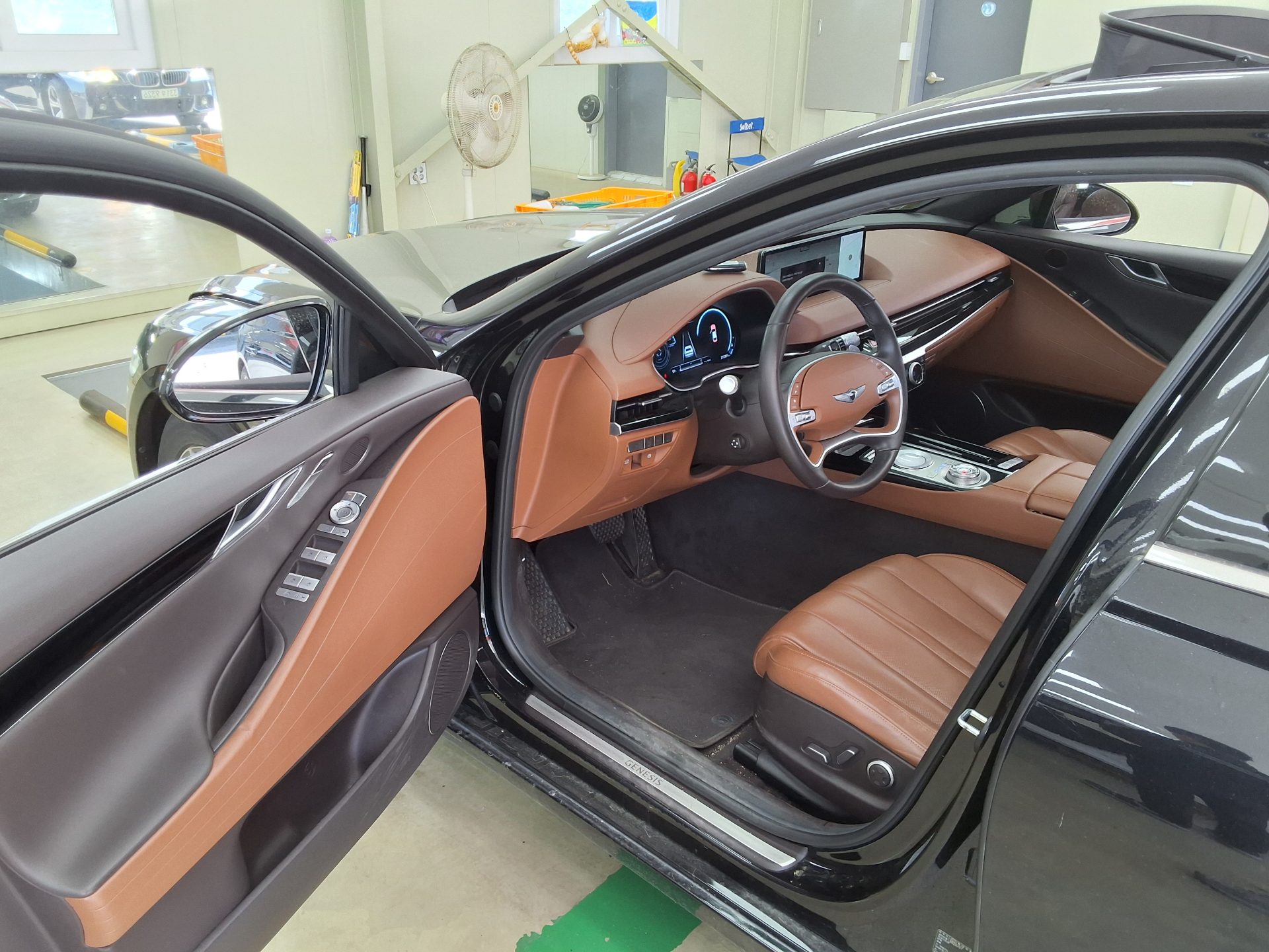 Hyundai Genesis 2021 - Image 9