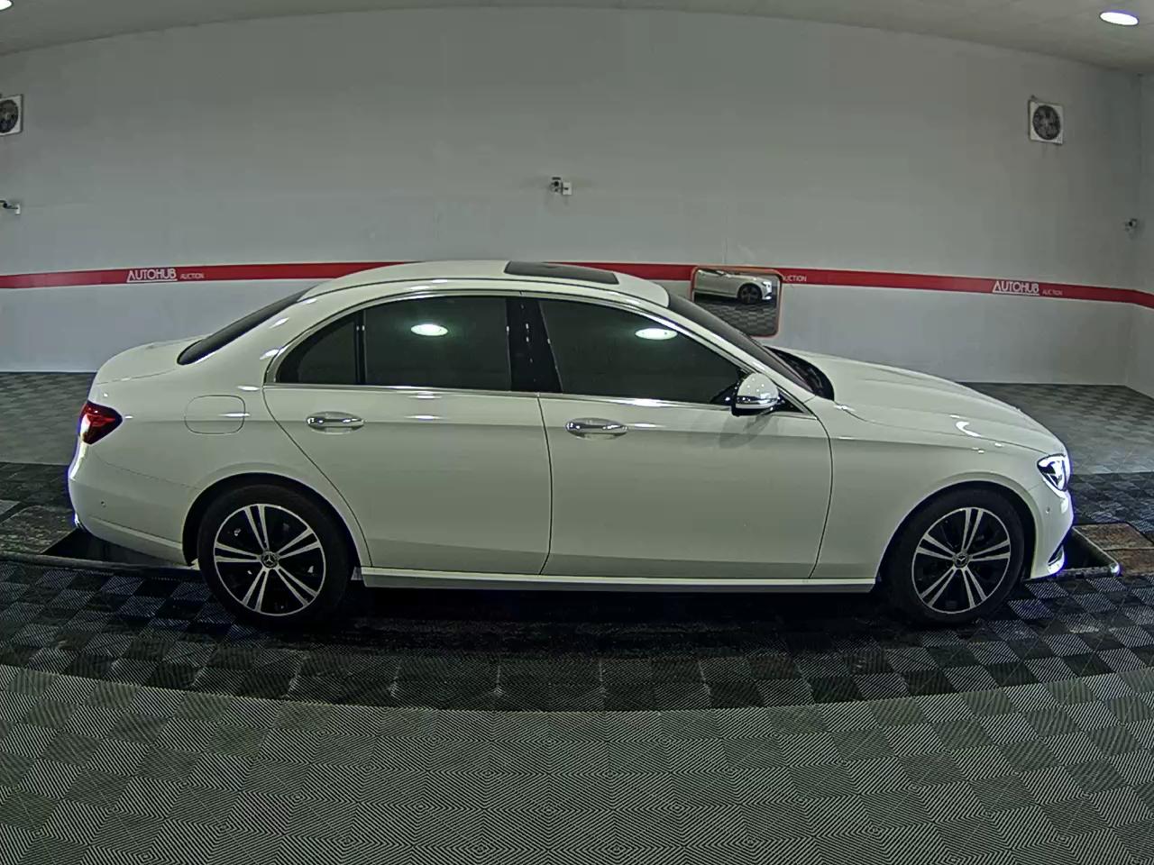 Mercedes-Benz E-Class 2021 - Image 3