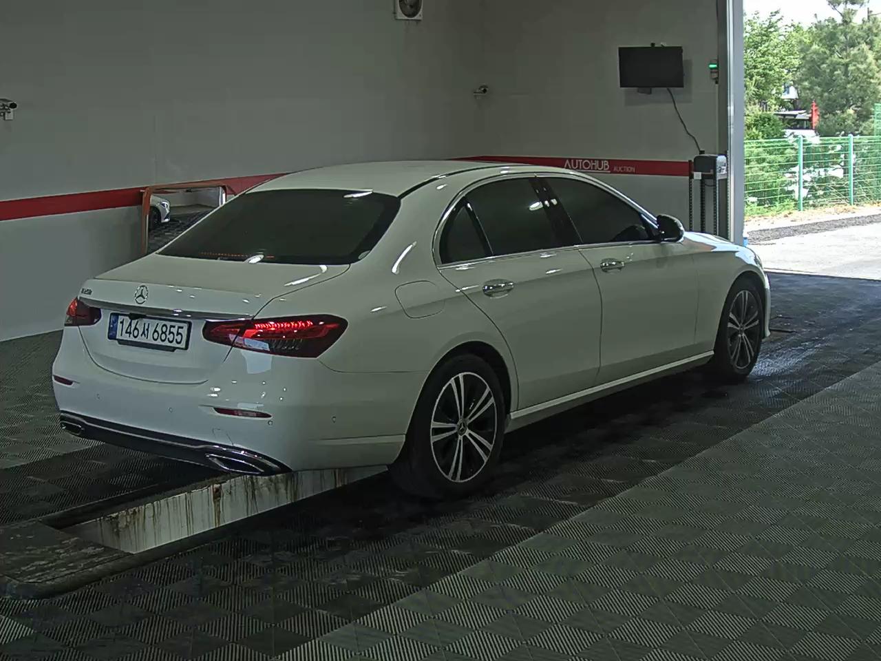Mercedes-Benz E-Class 2021 - Image 4